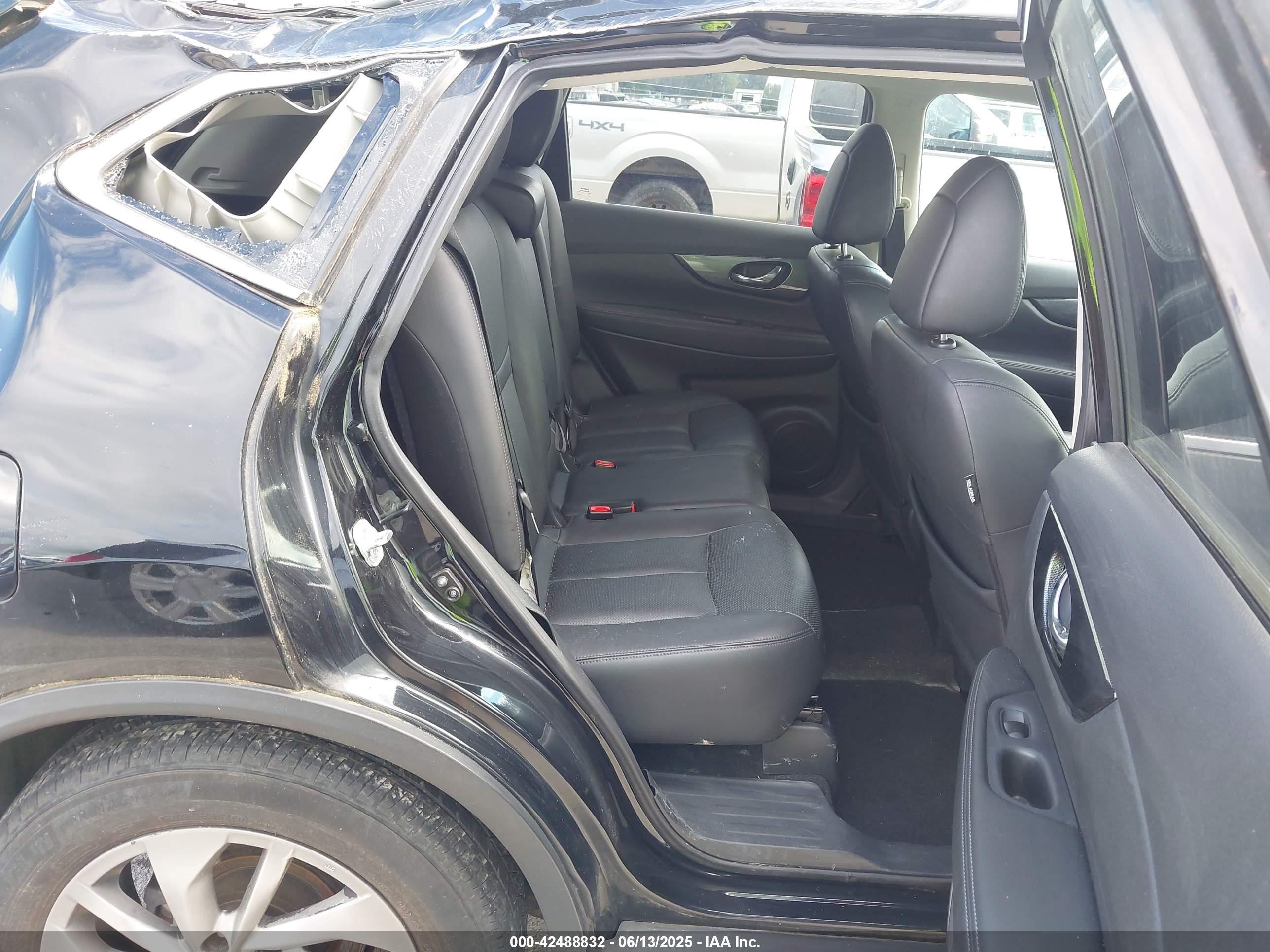 NISSAN ROGUE image 8