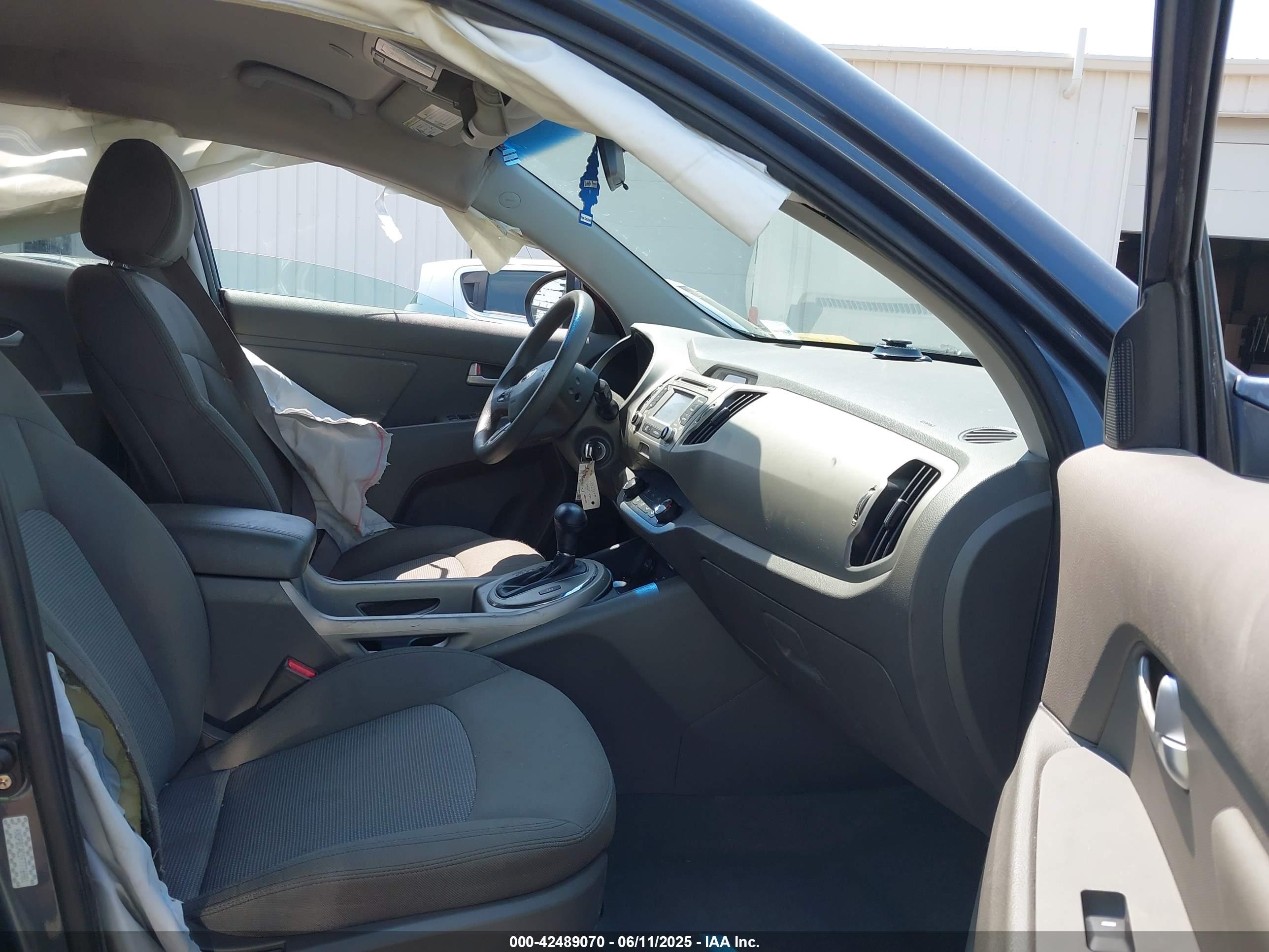KIA SPORTAGE image 5