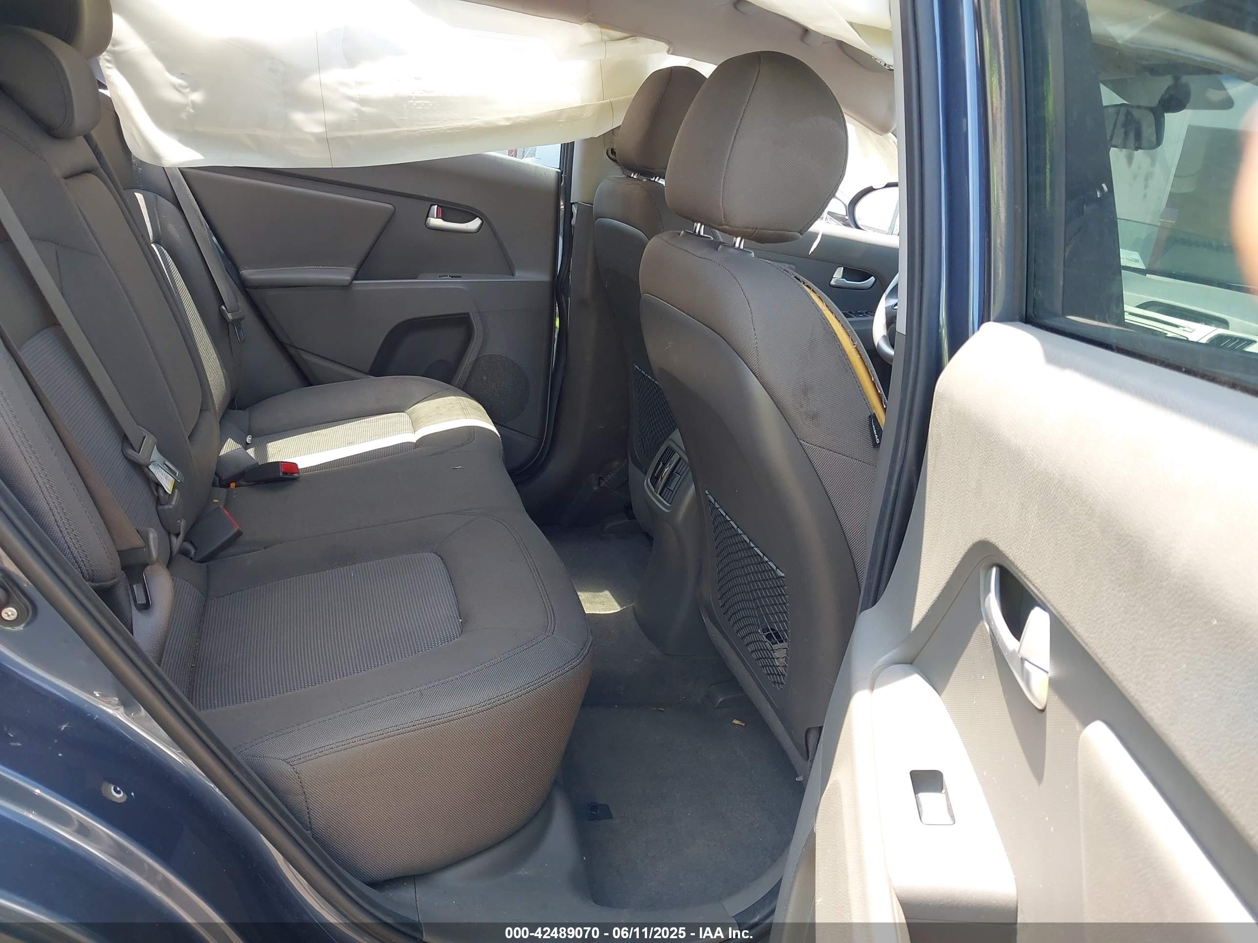 KIA SPORTAGE image 8