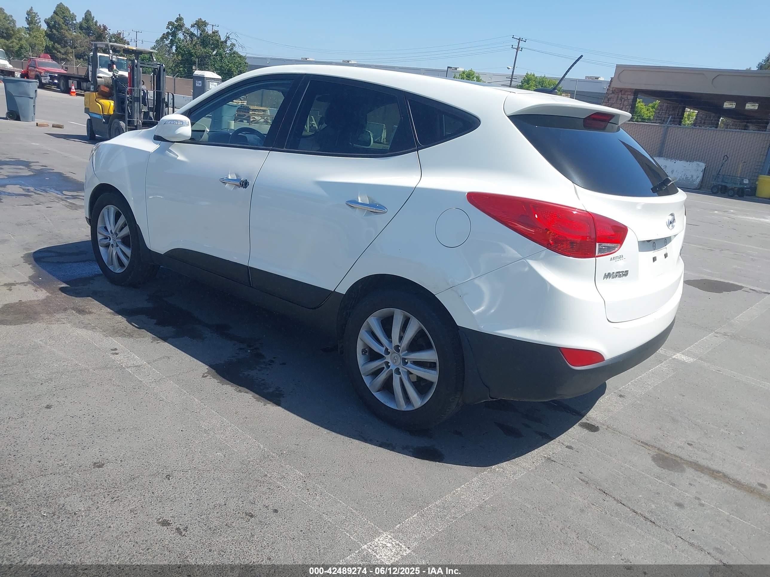 HYUNDAI TUCSON image 3