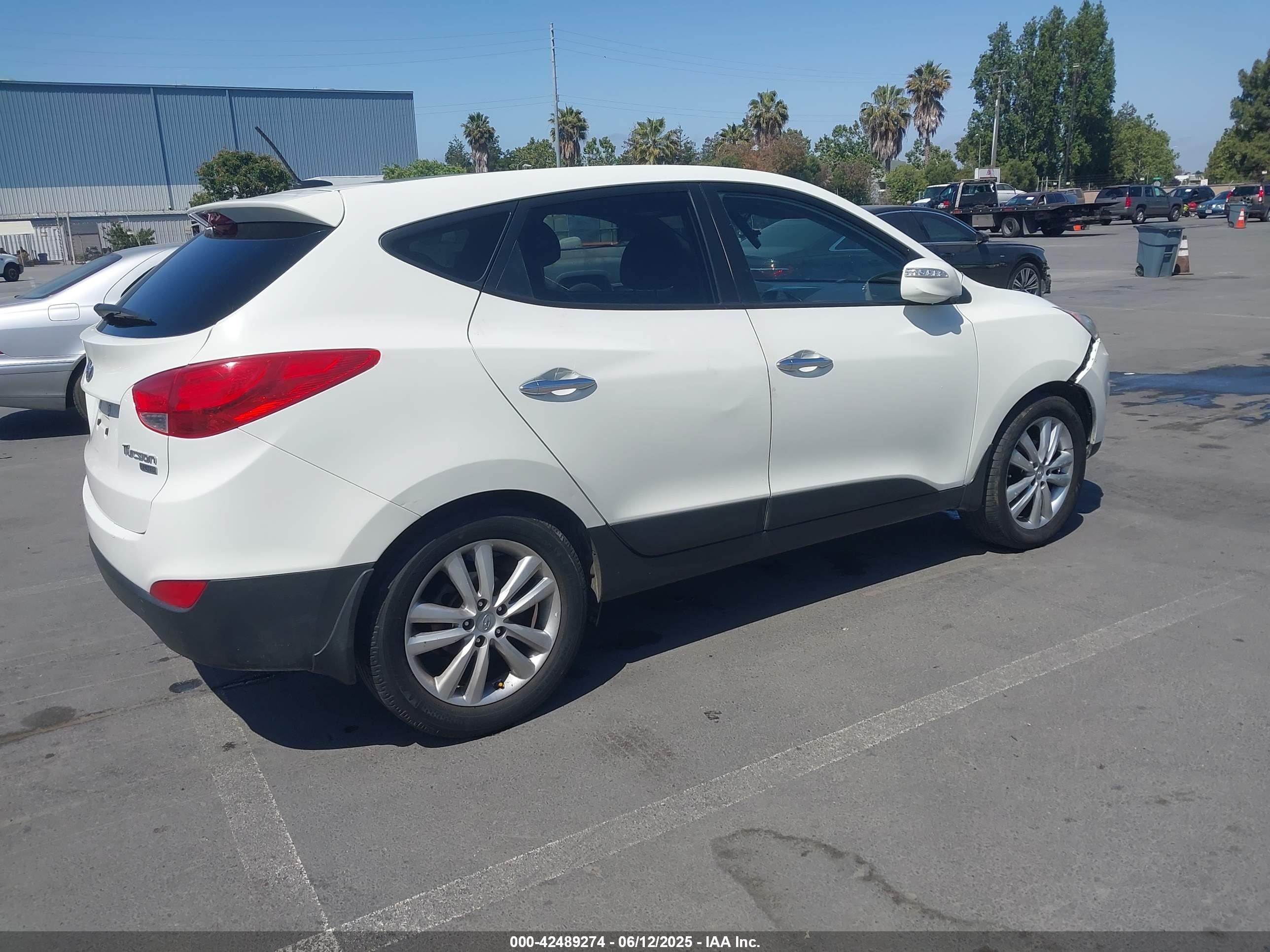 HYUNDAI TUCSON image 4