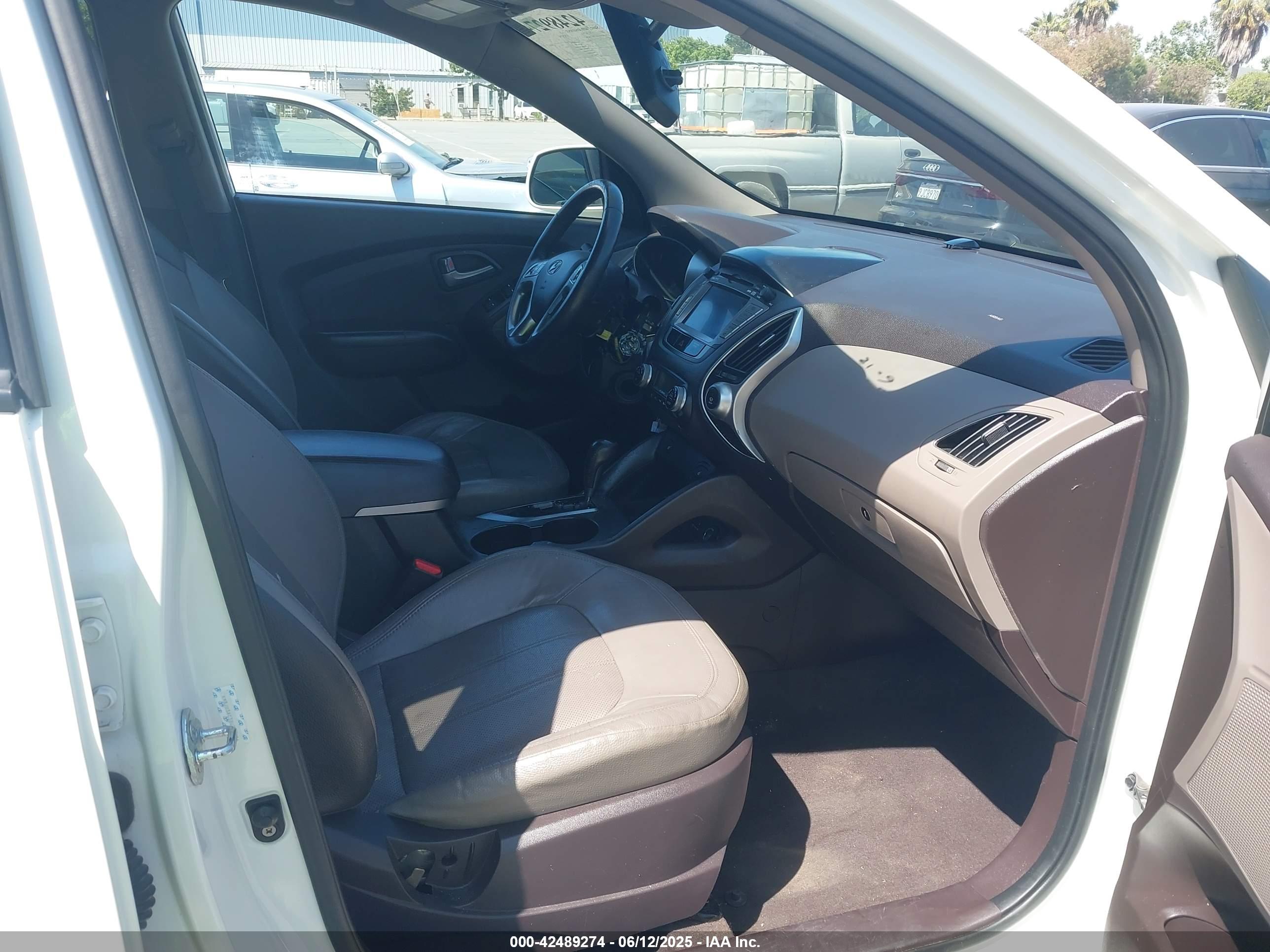 HYUNDAI TUCSON image 5