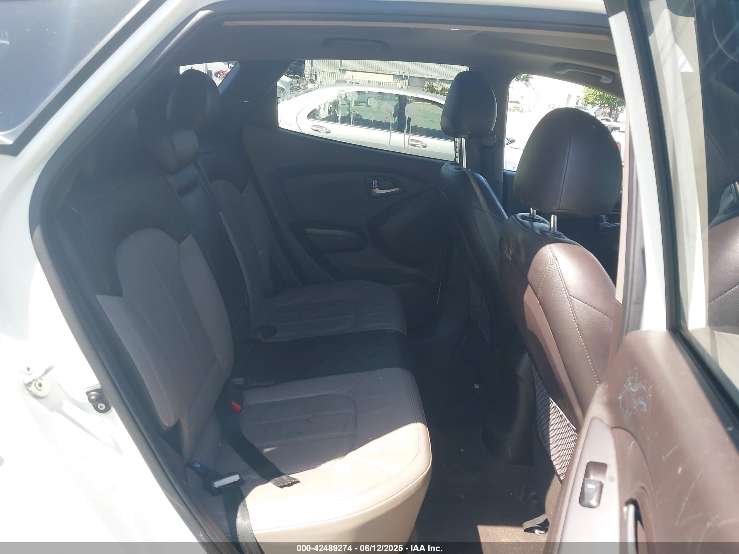 HYUNDAI TUCSON image 8