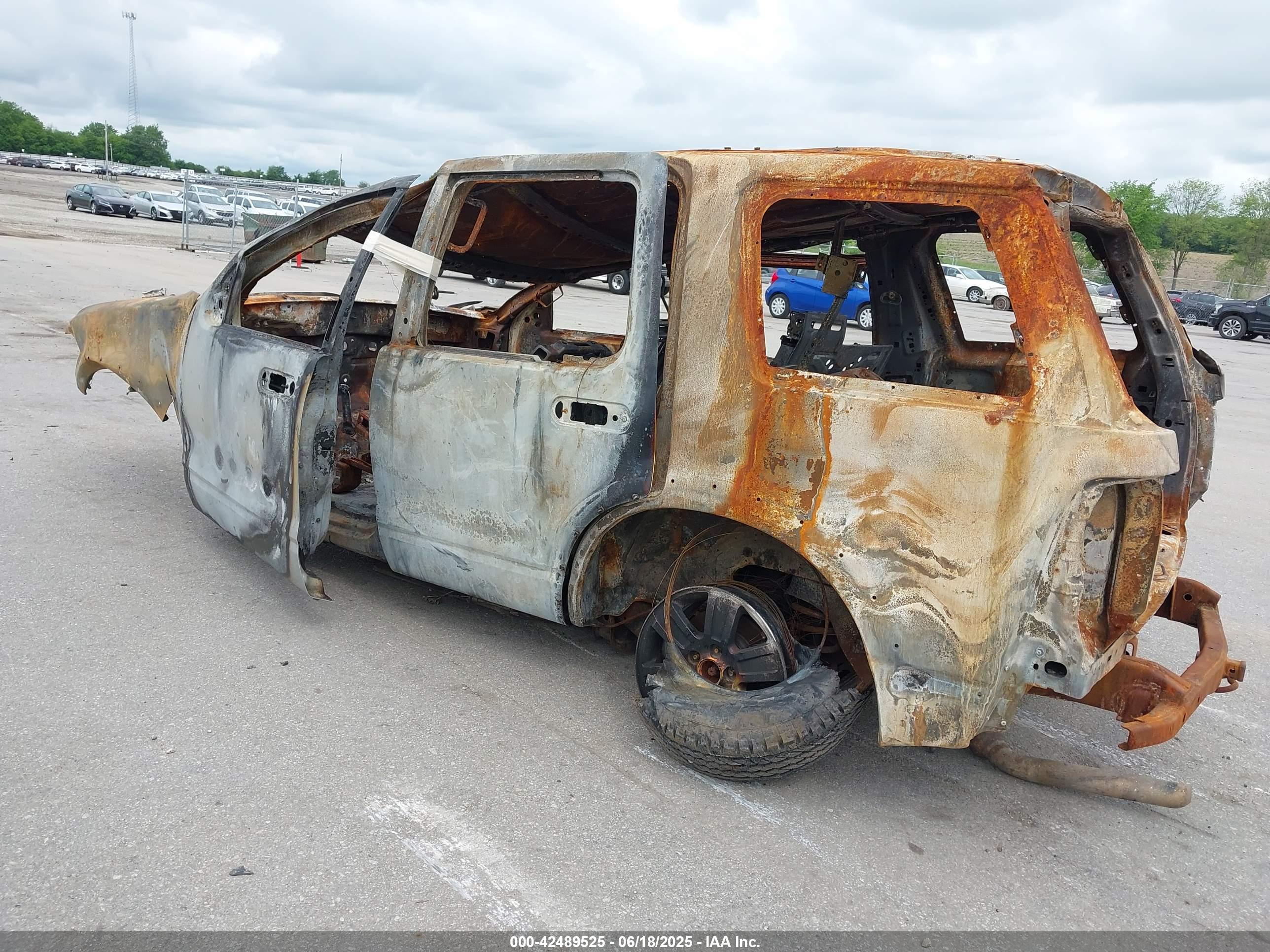 FORD EXPLORER image 3