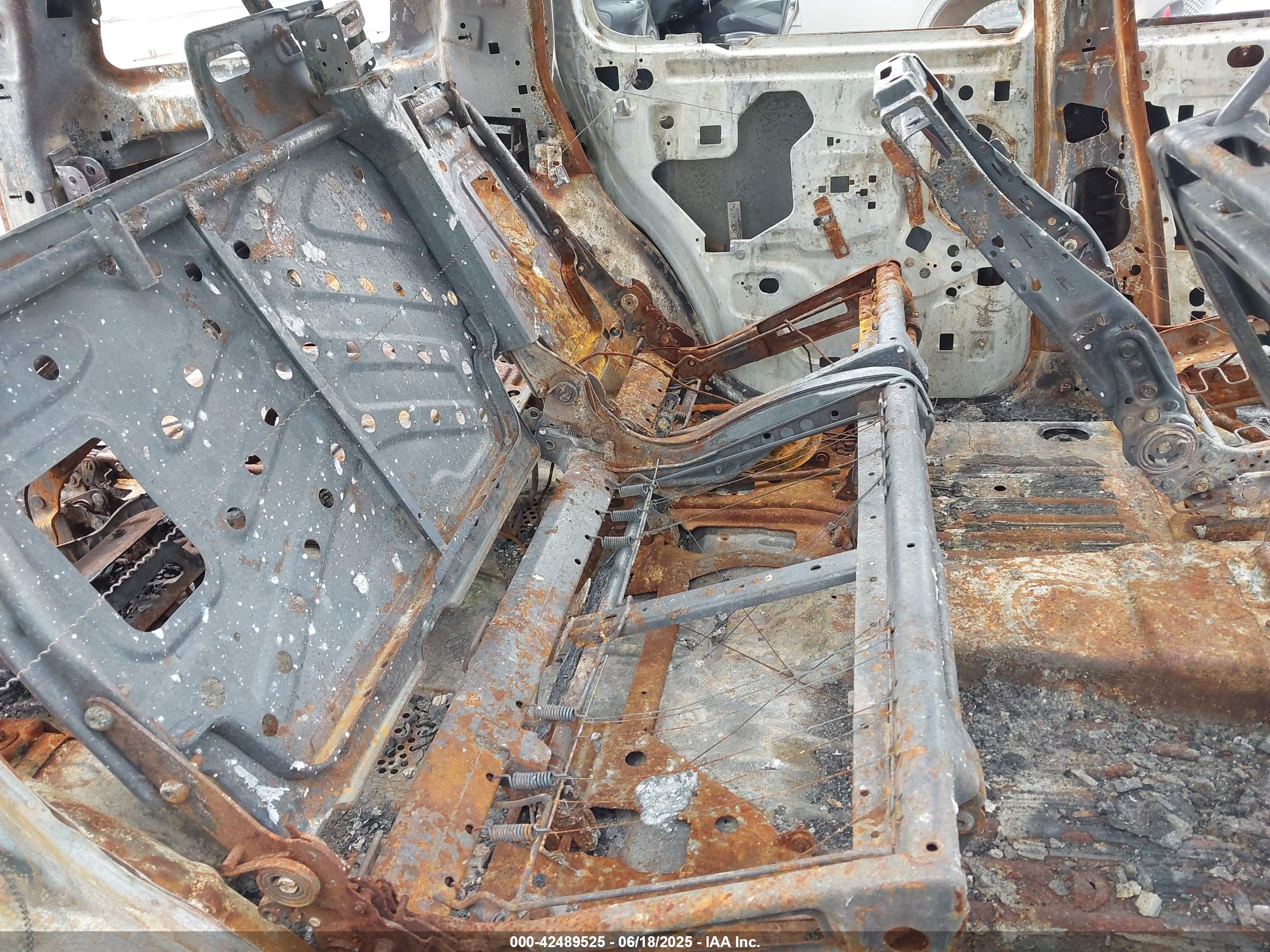 FORD EXPLORER image 8