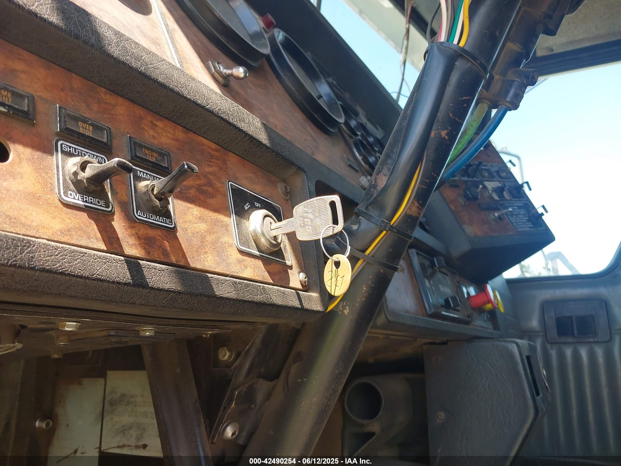 KENWORTH CONSTRUCTION image 11