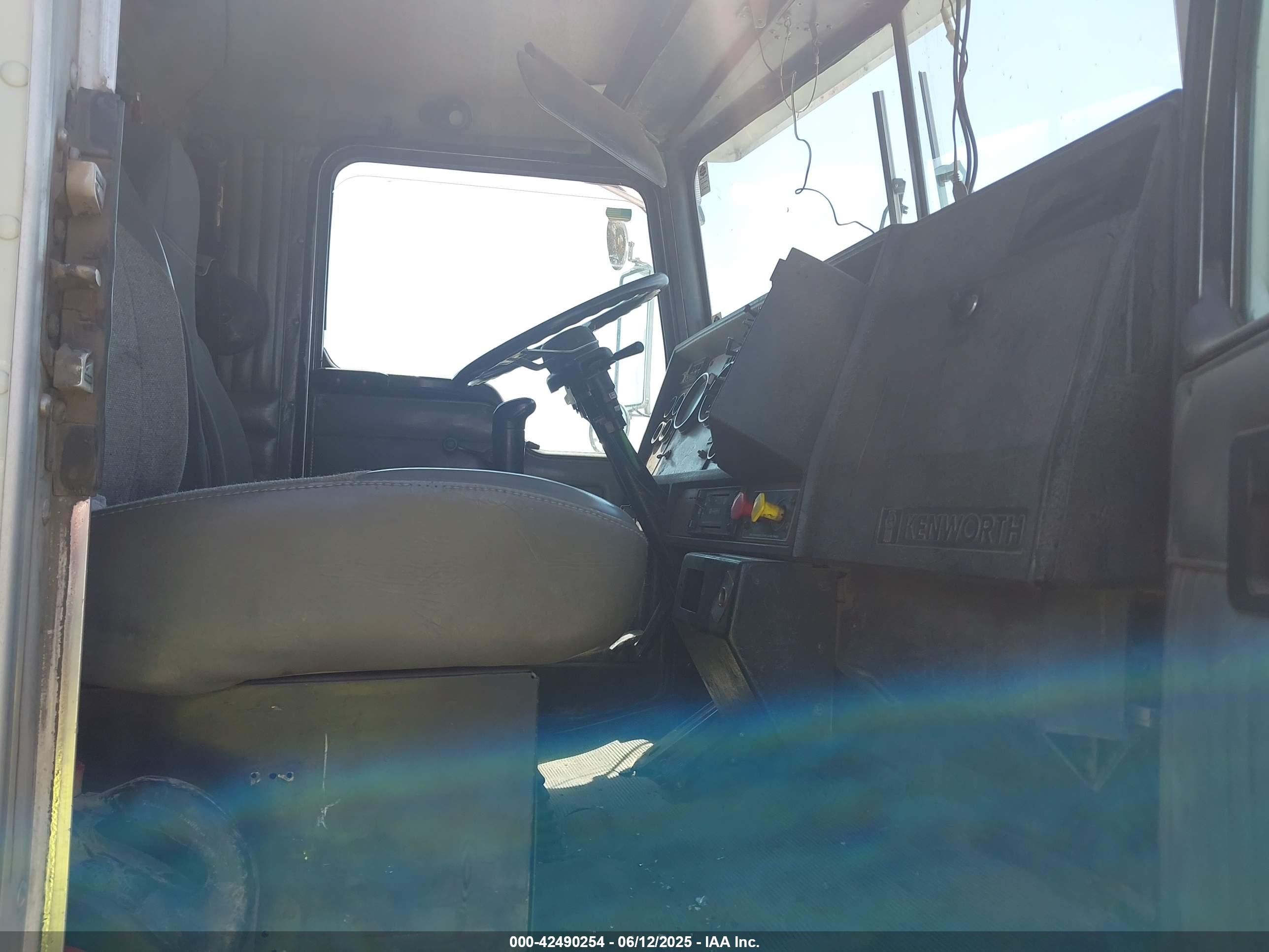 KENWORTH CONSTRUCTION image 7