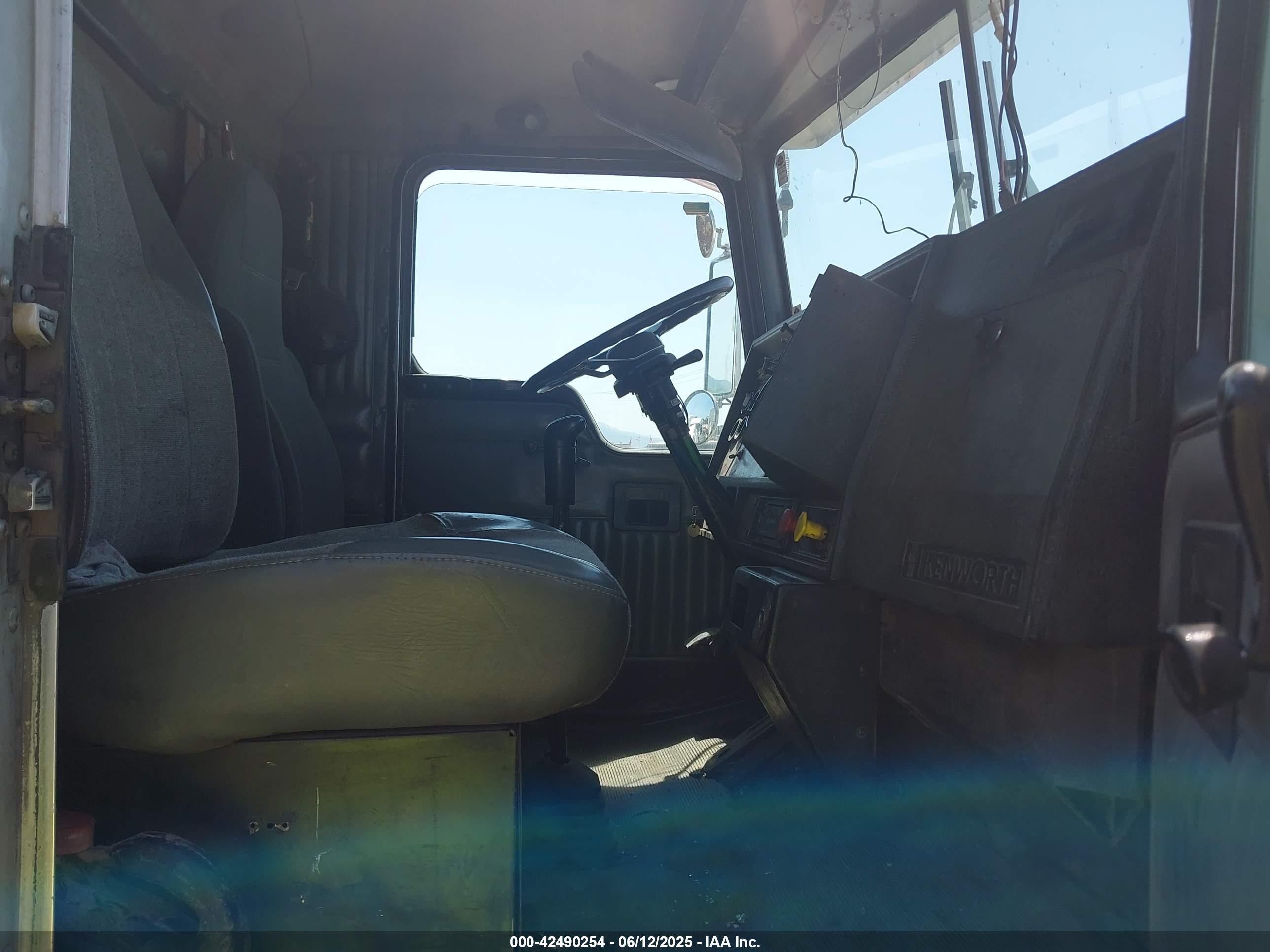 KENWORTH CONSTRUCTION image 8