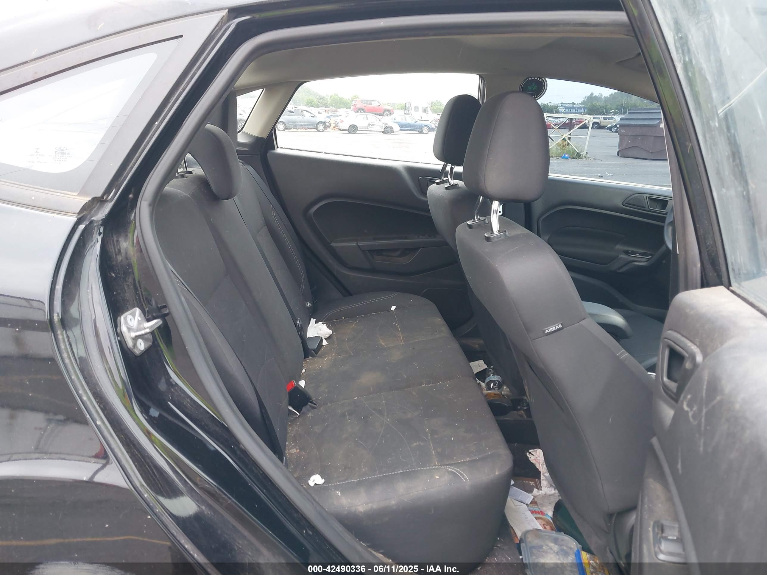 FORD FIESTA image 8