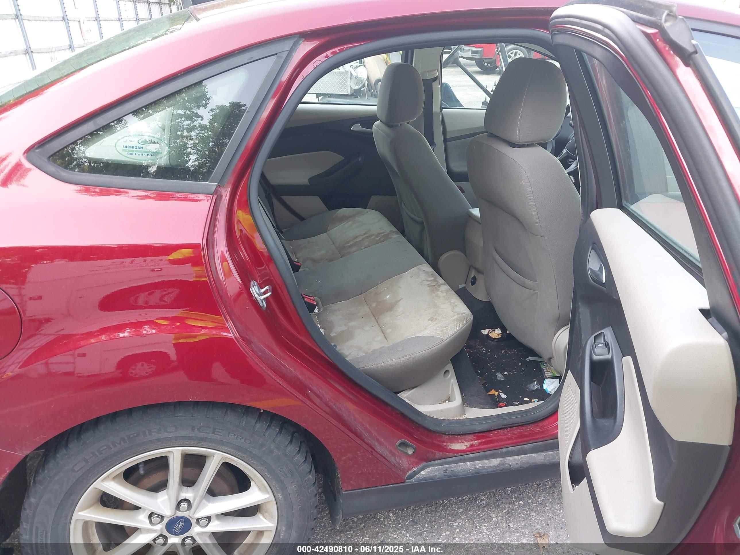 FORD FOCUS image 8