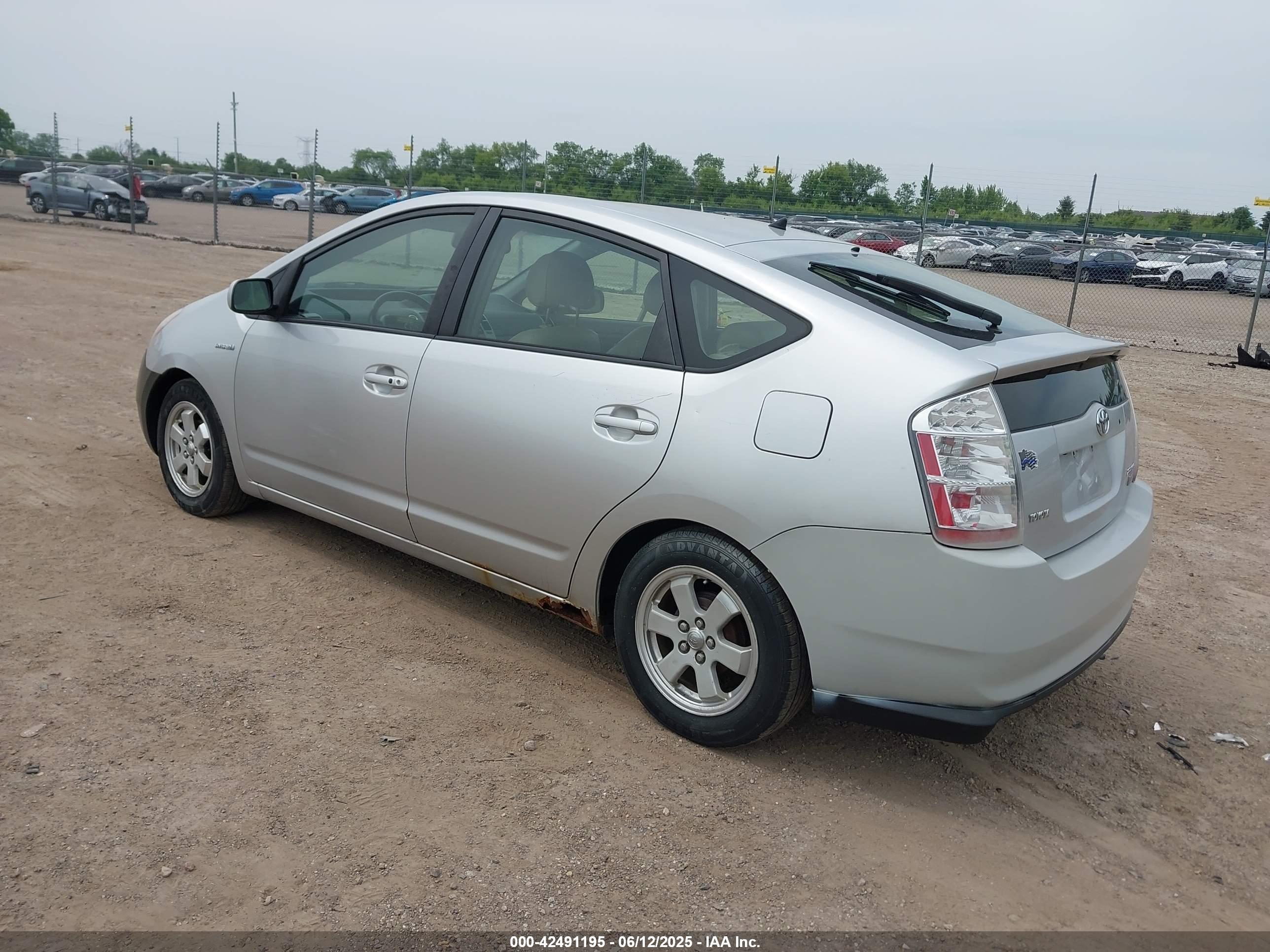 TOYOTA PRIUS image 3