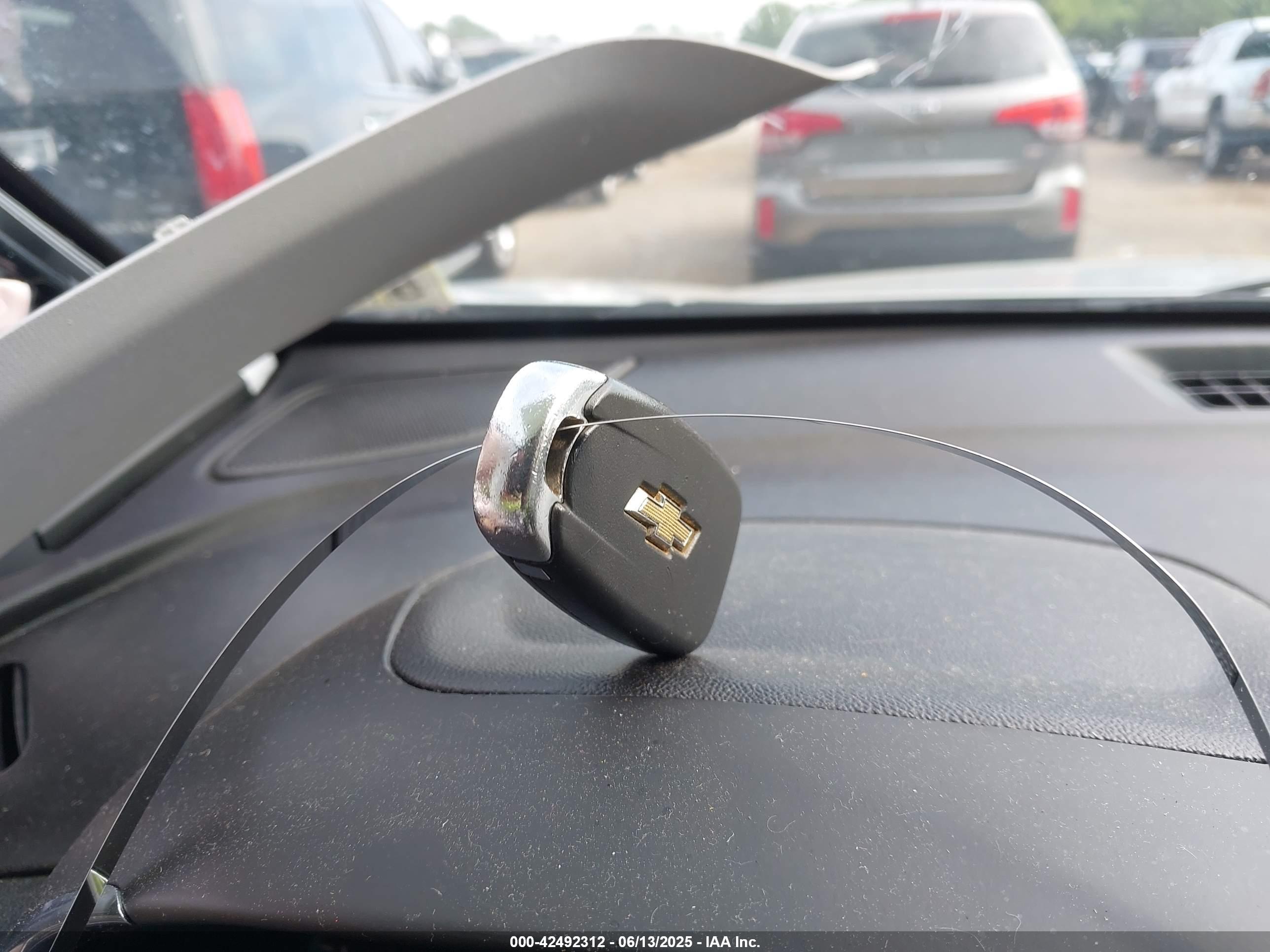 CHEVROLET EQUINOX image 11