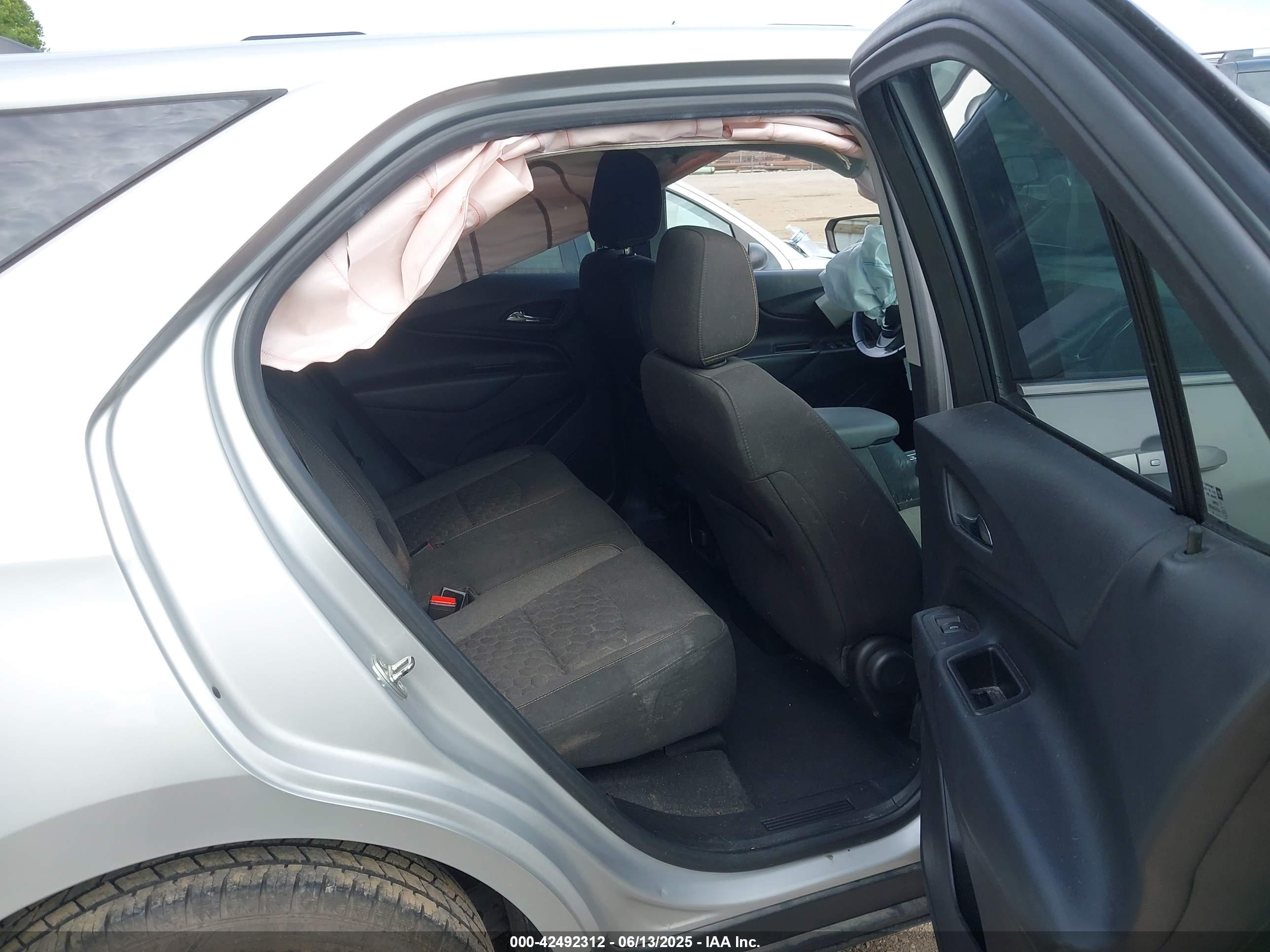 CHEVROLET EQUINOX image 8