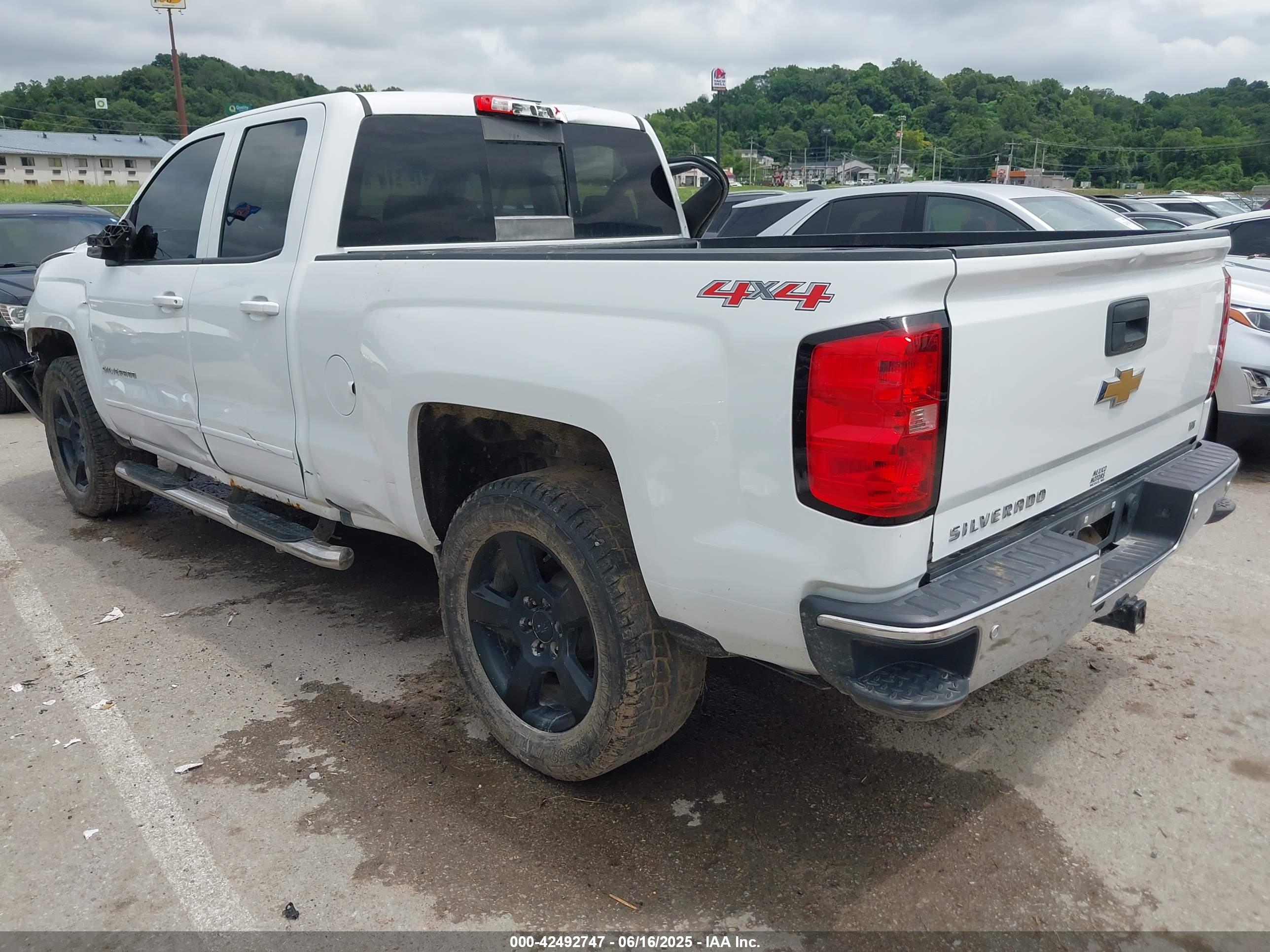 CHEVROLET SILVERADO image 3