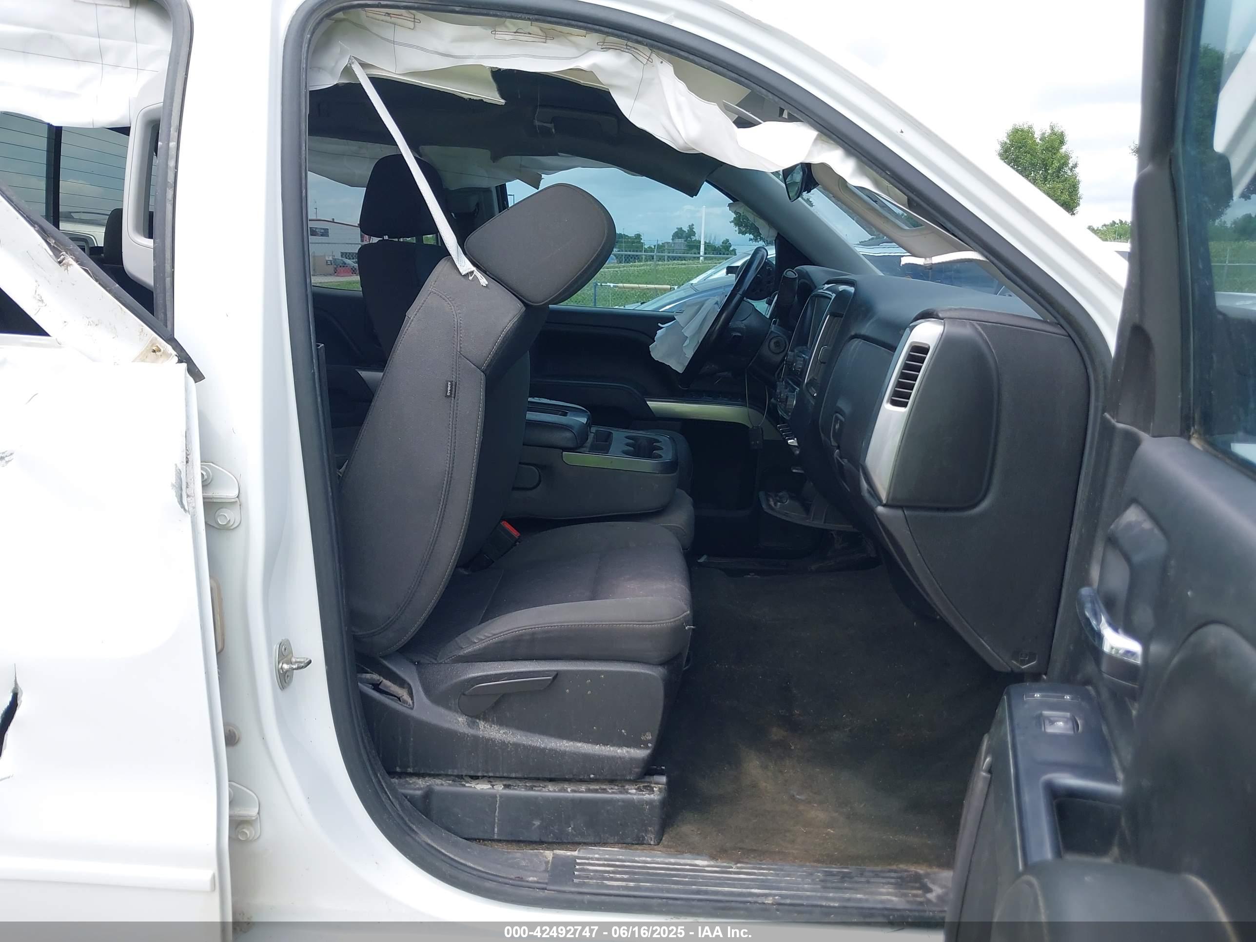 CHEVROLET SILVERADO image 5
