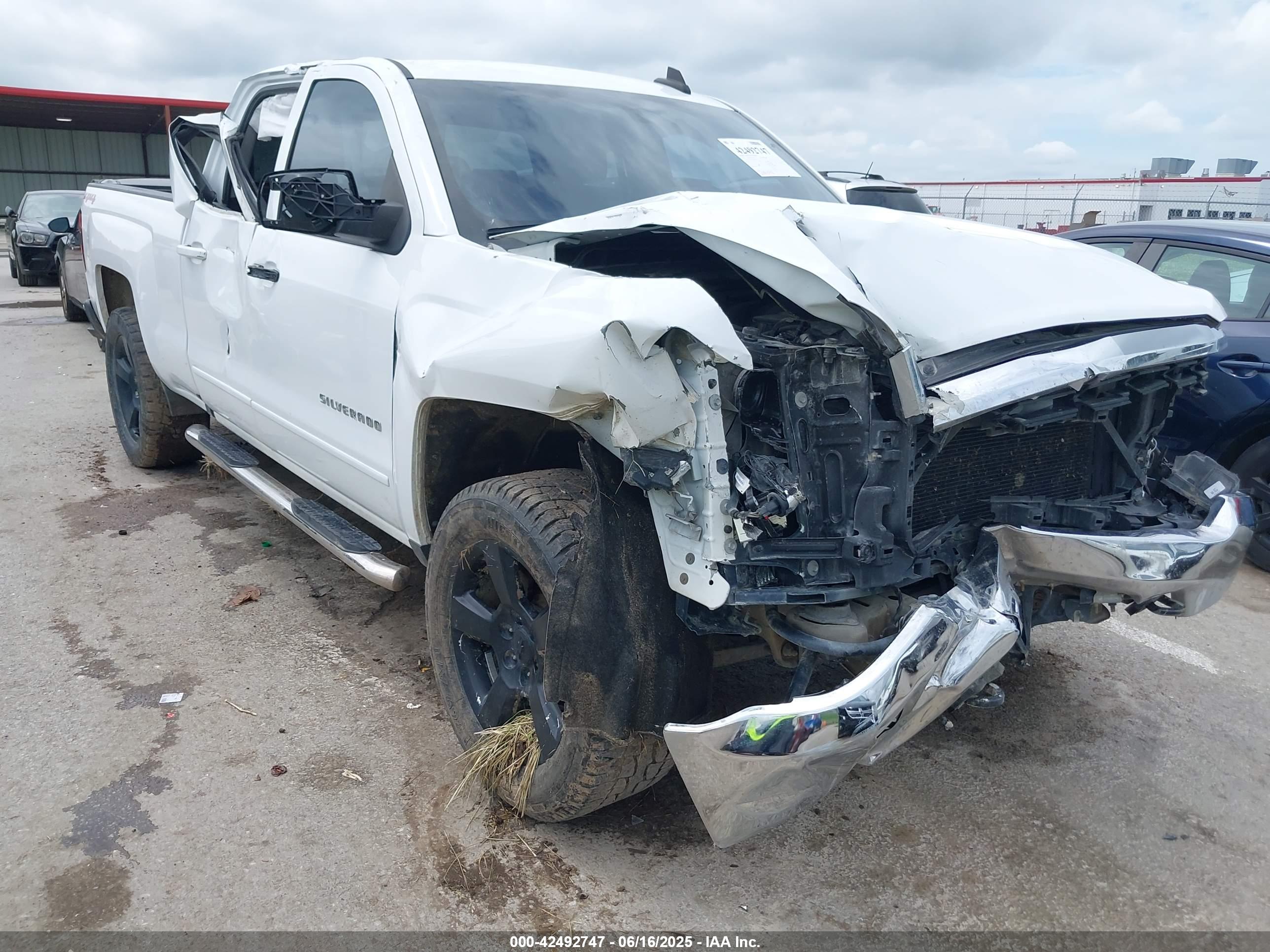 CHEVROLET SILVERADO image 6