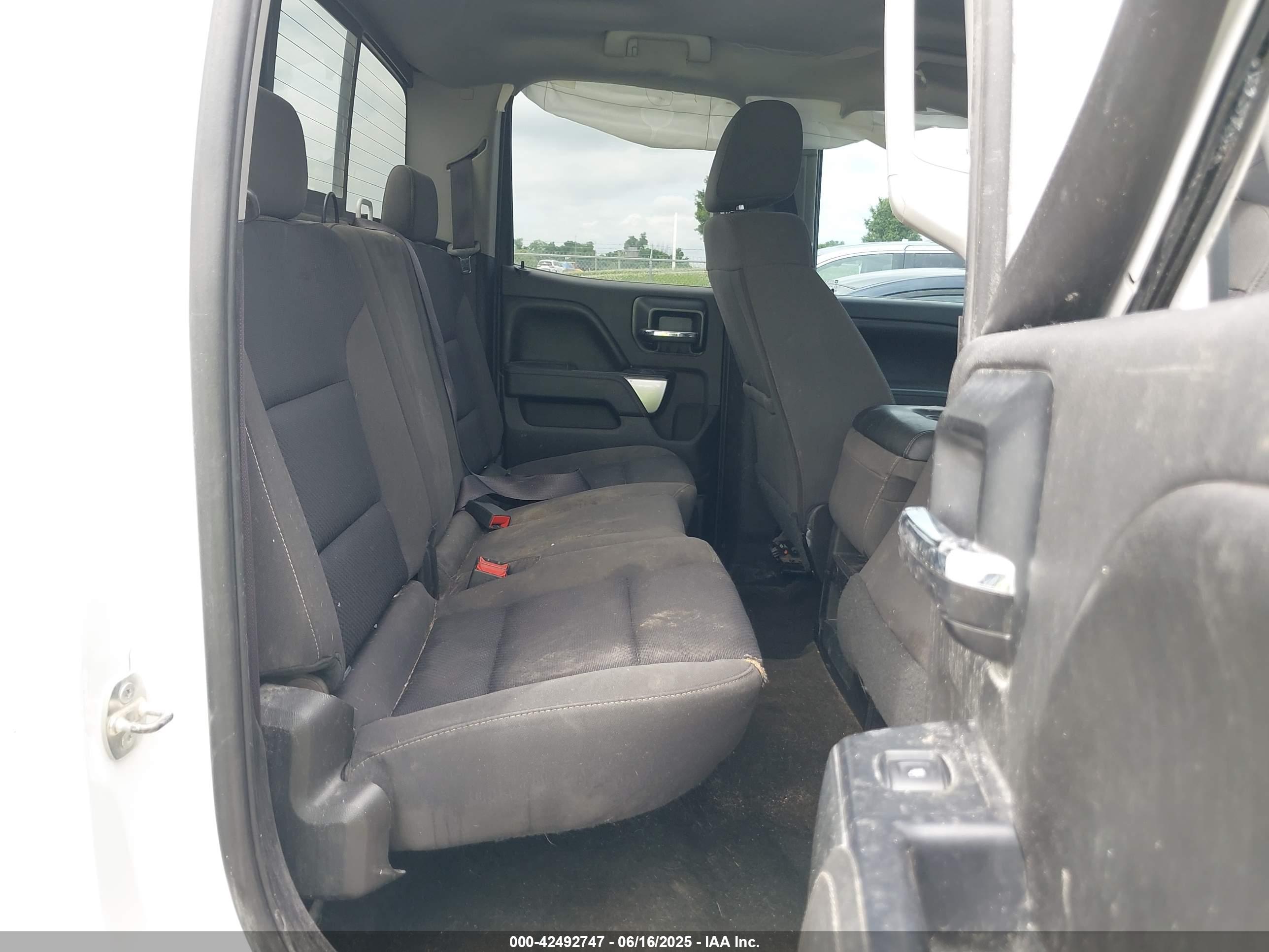 CHEVROLET SILVERADO image 8