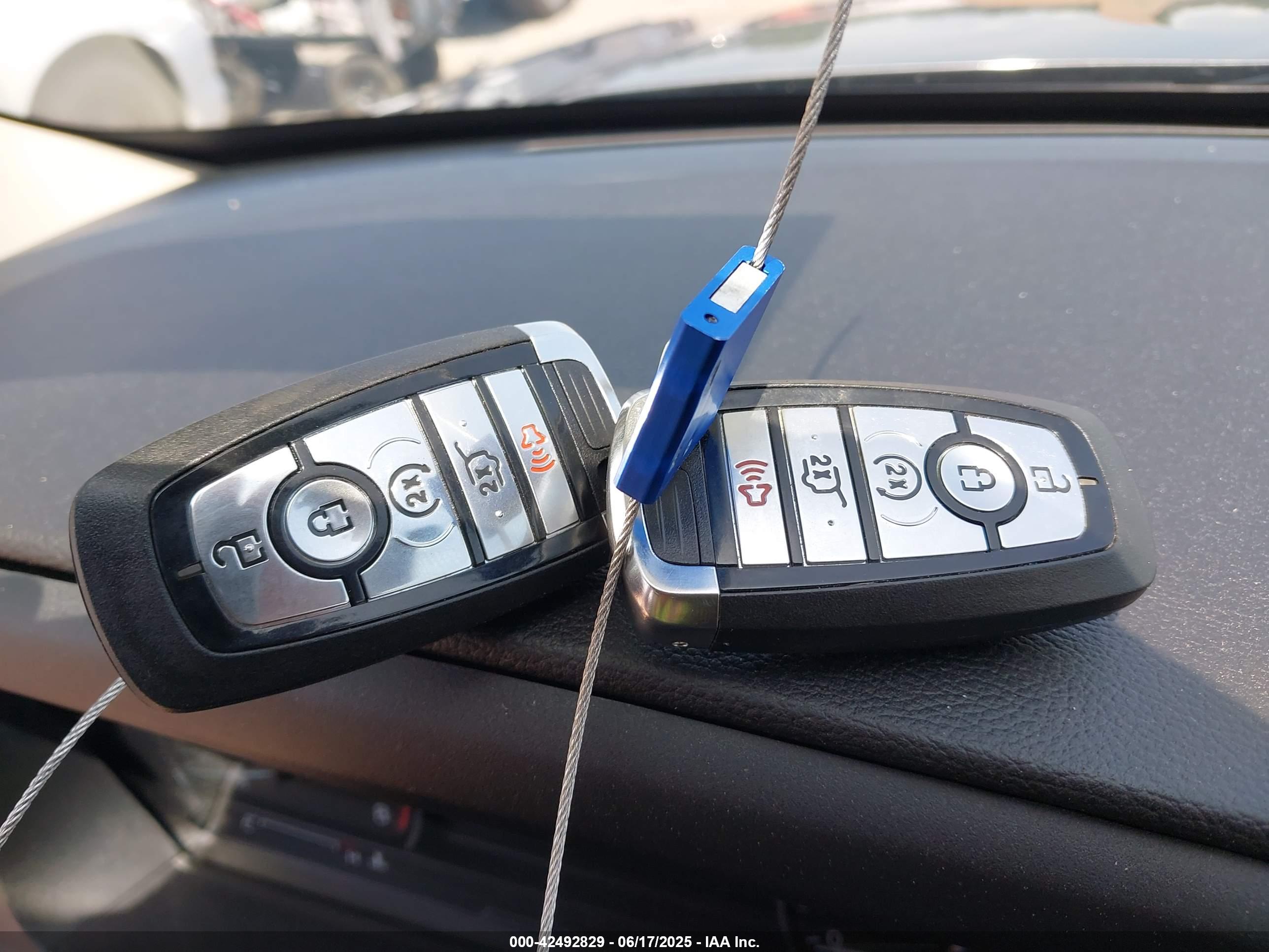 FORD EXPLORER image 11