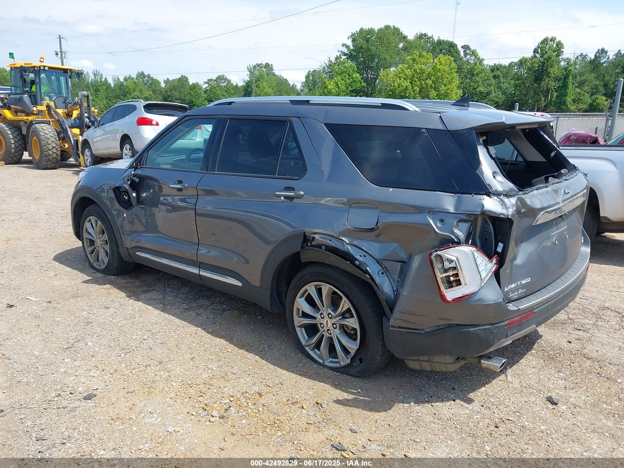 FORD EXPLORER image 3