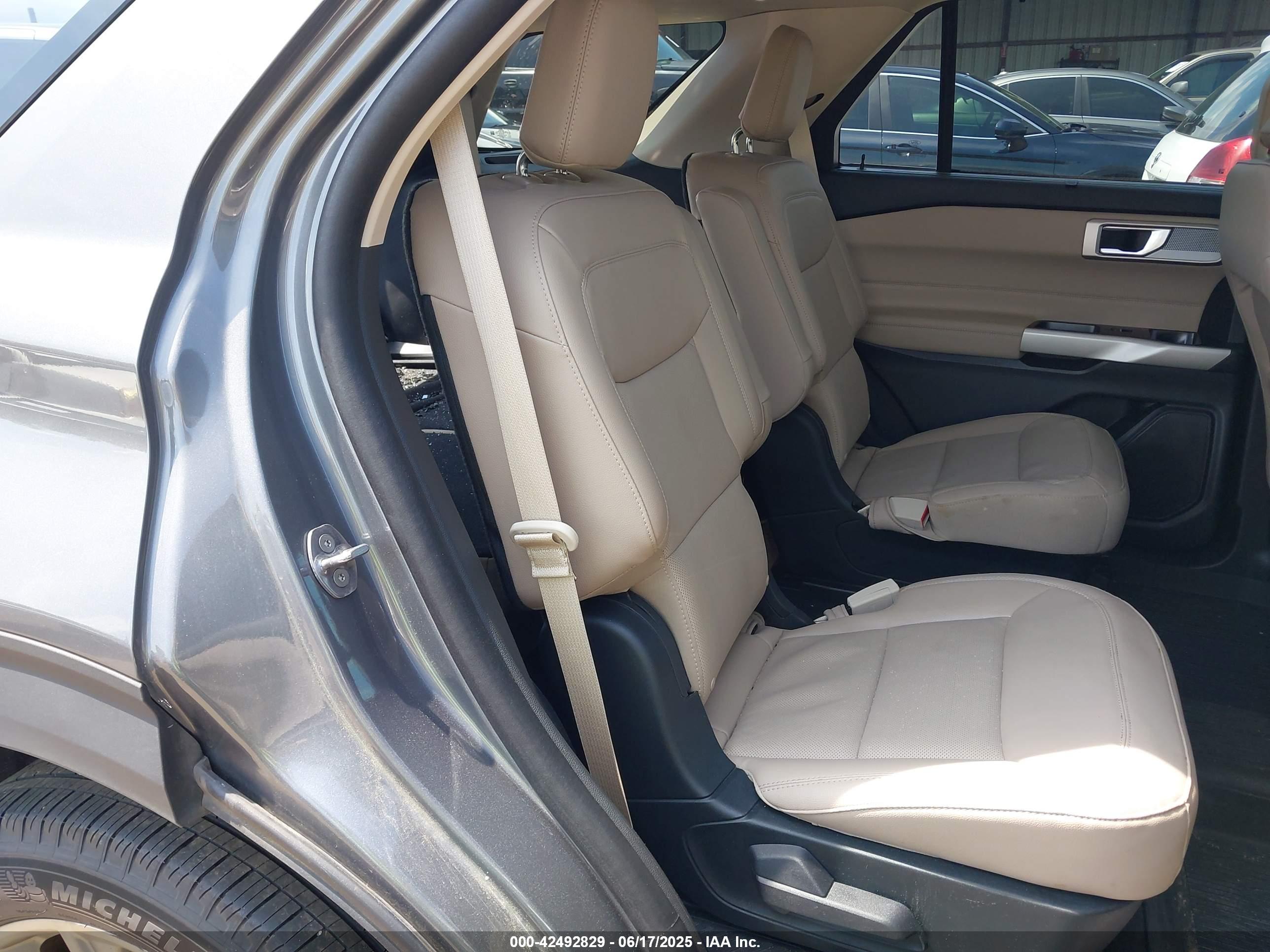 FORD EXPLORER image 8