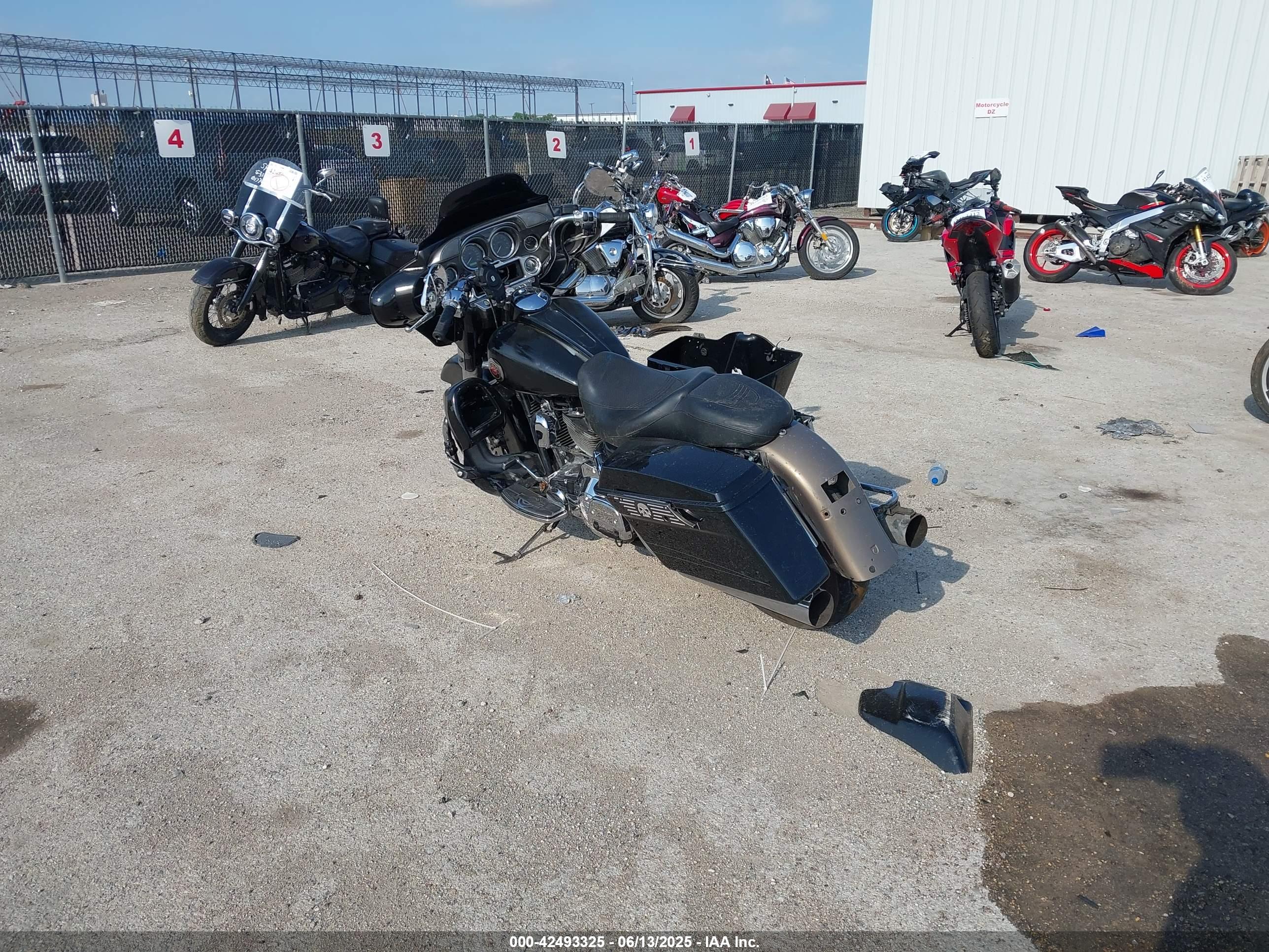 HARLEY-DAVIDSON FLHTCUI image 3