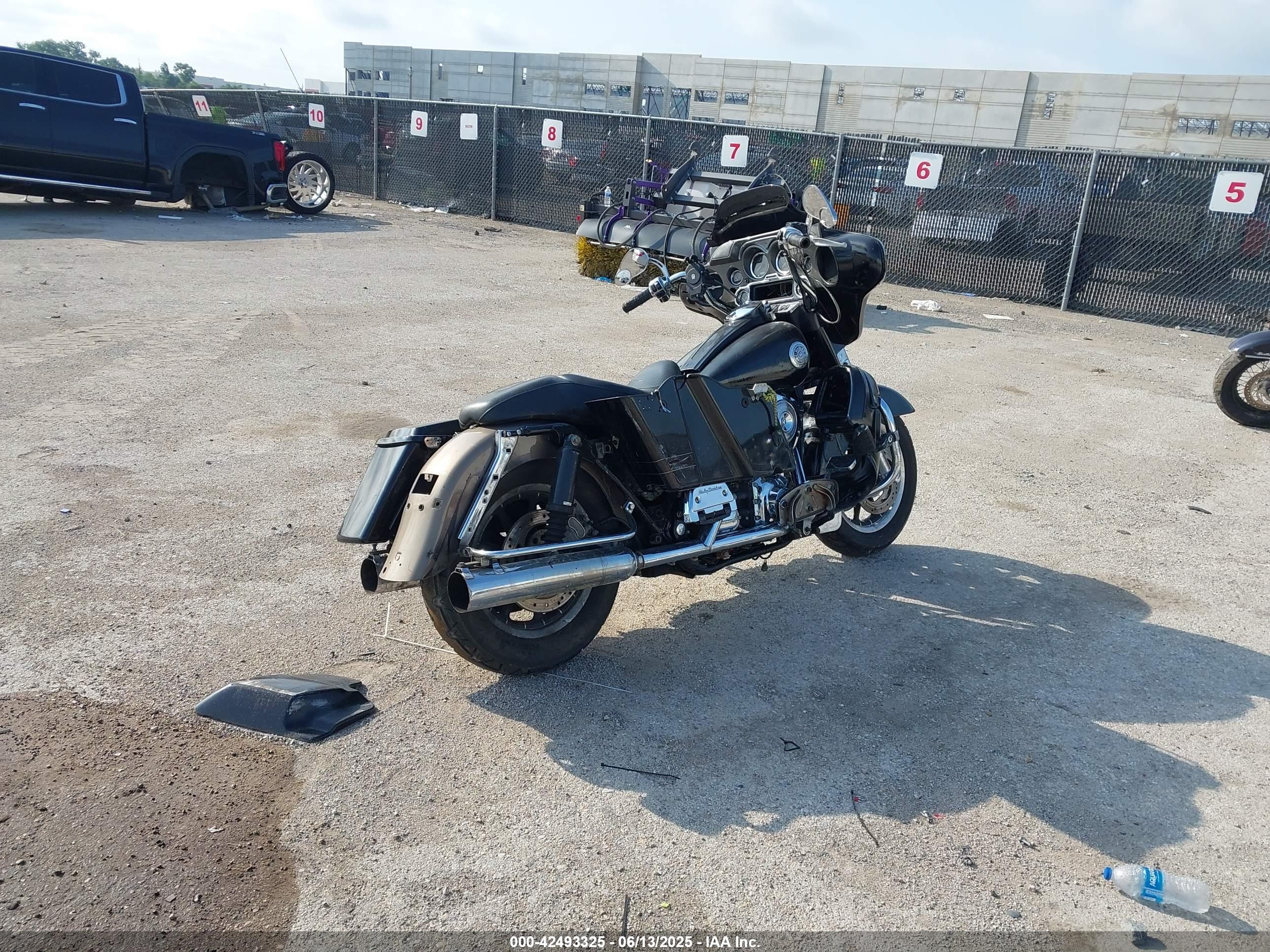 HARLEY-DAVIDSON FLHTCUI image 4