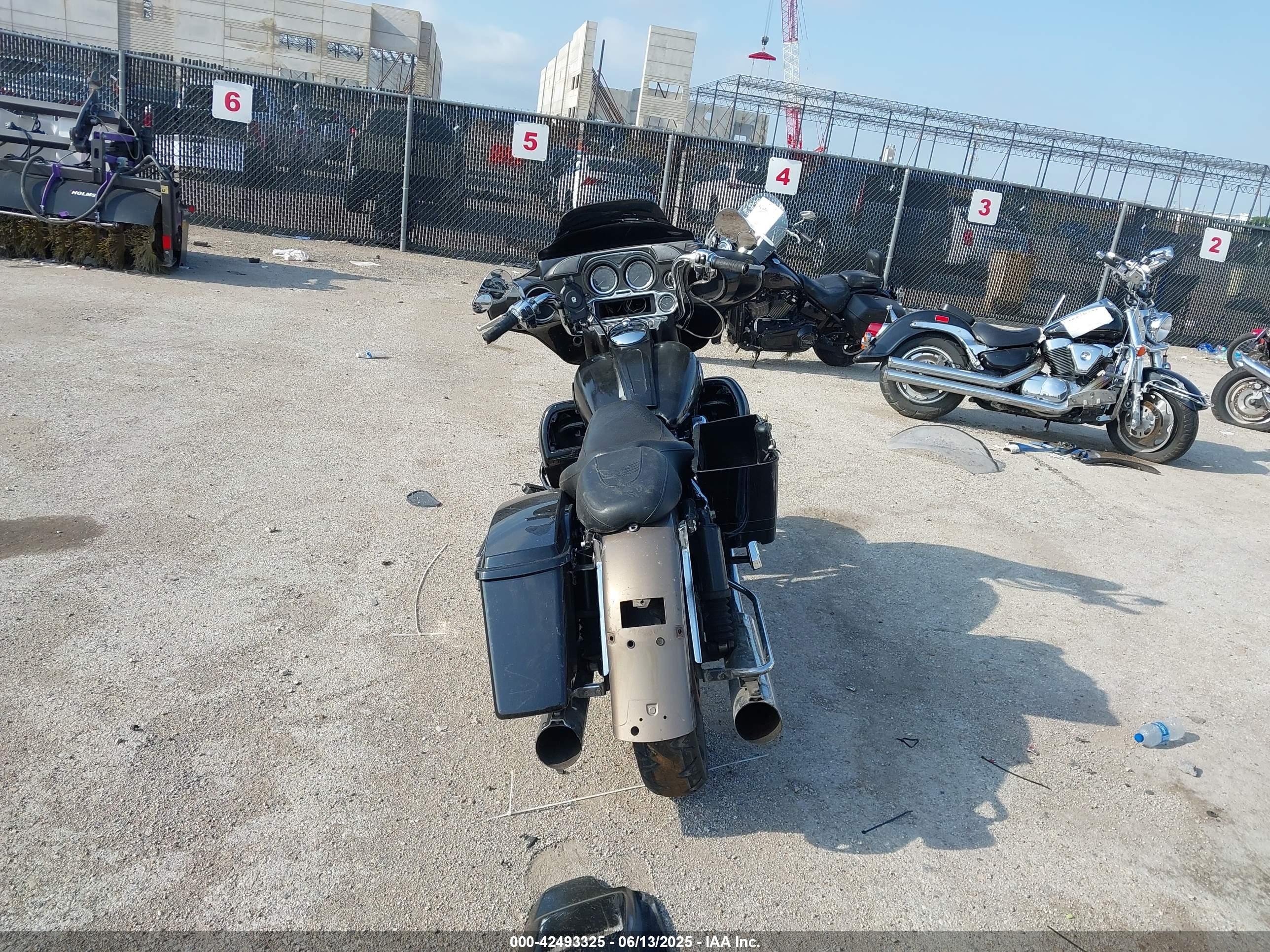 HARLEY-DAVIDSON FLHTCUI image 6