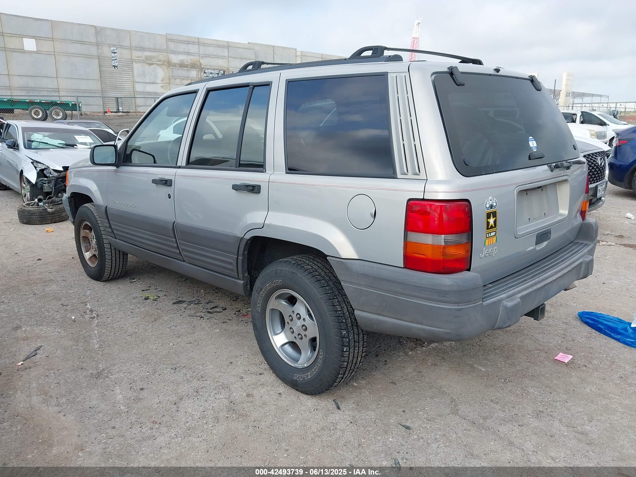 JEEP GRAND image 3