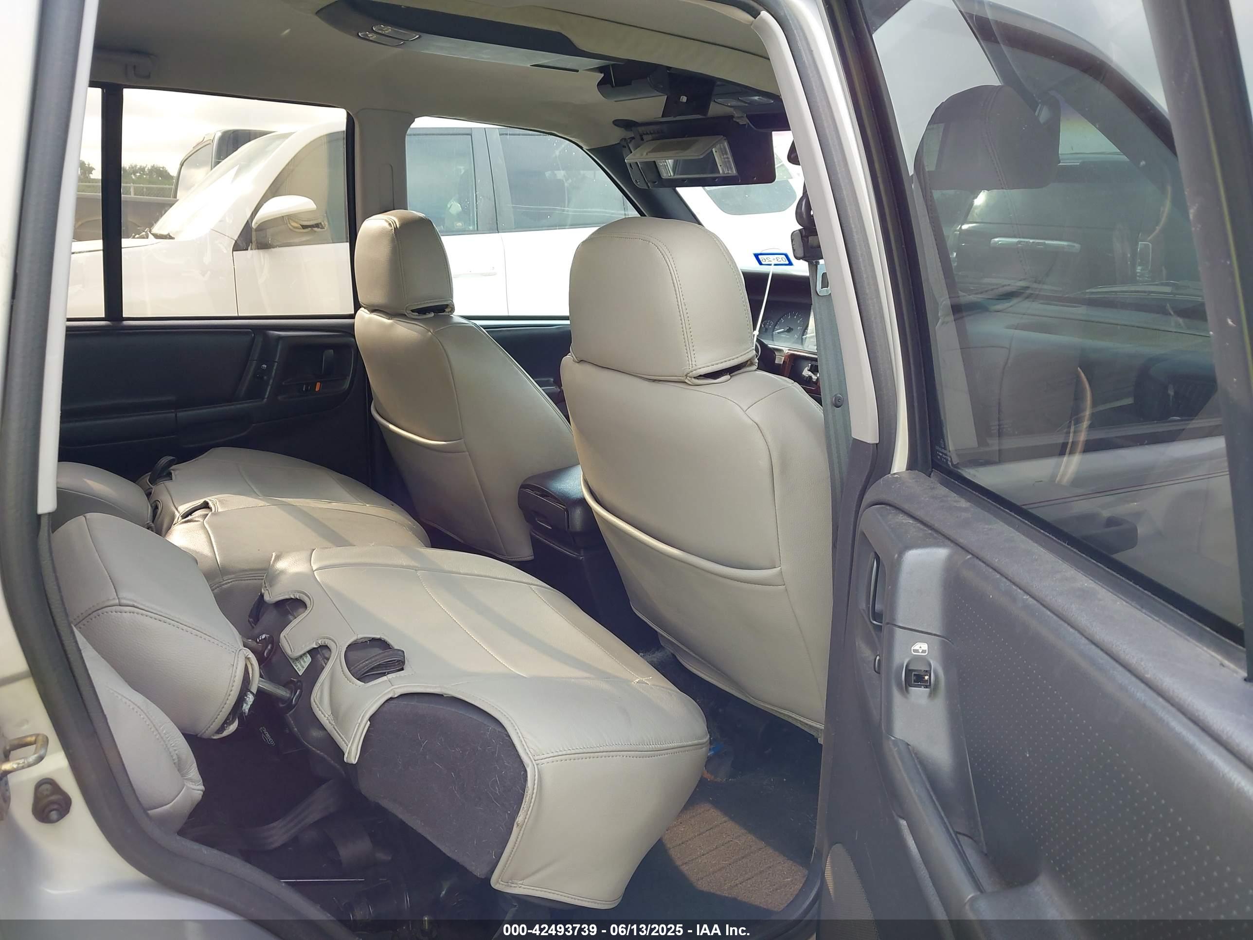JEEP GRAND image 8