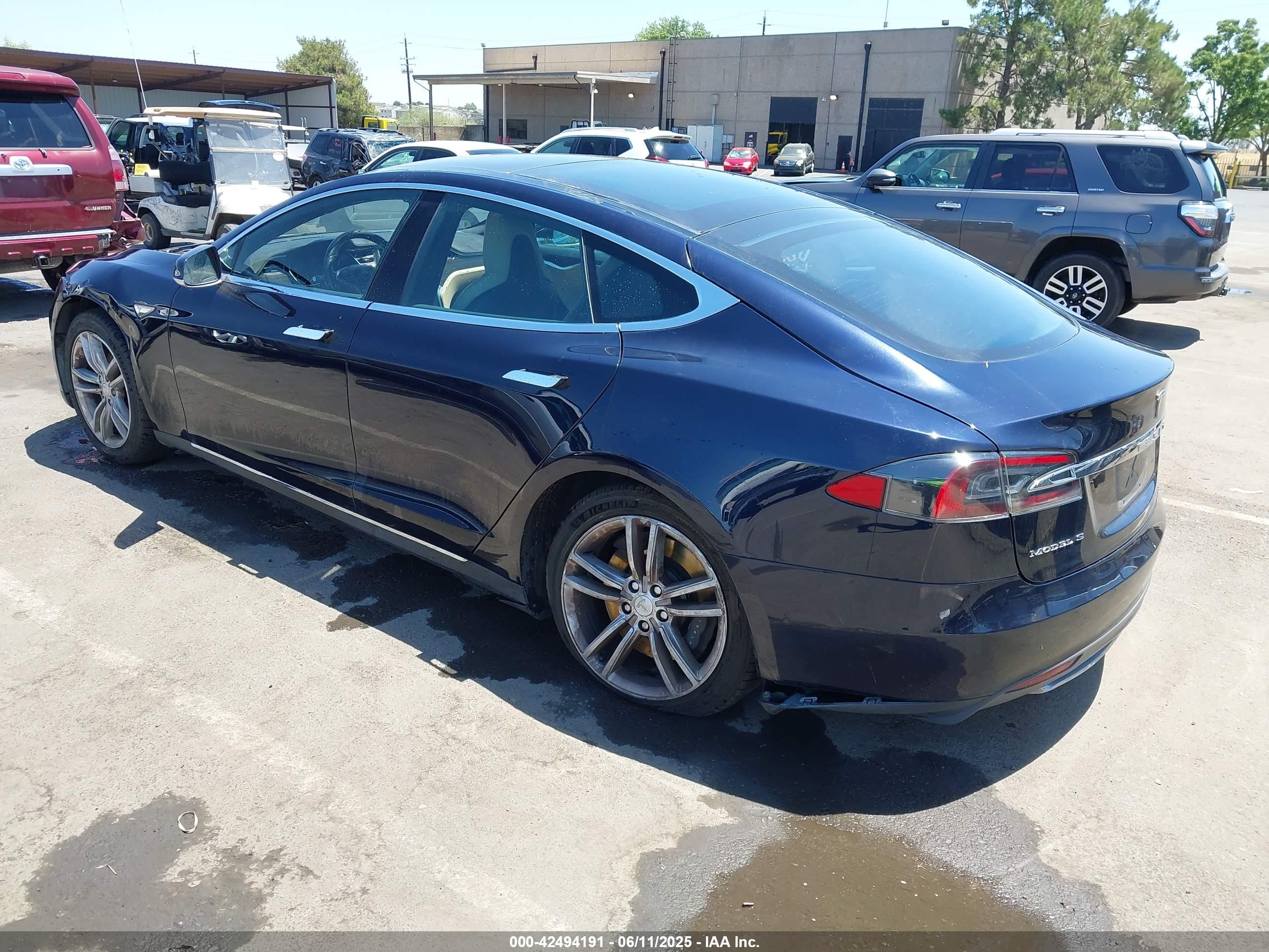 TESLA MODEL image 3