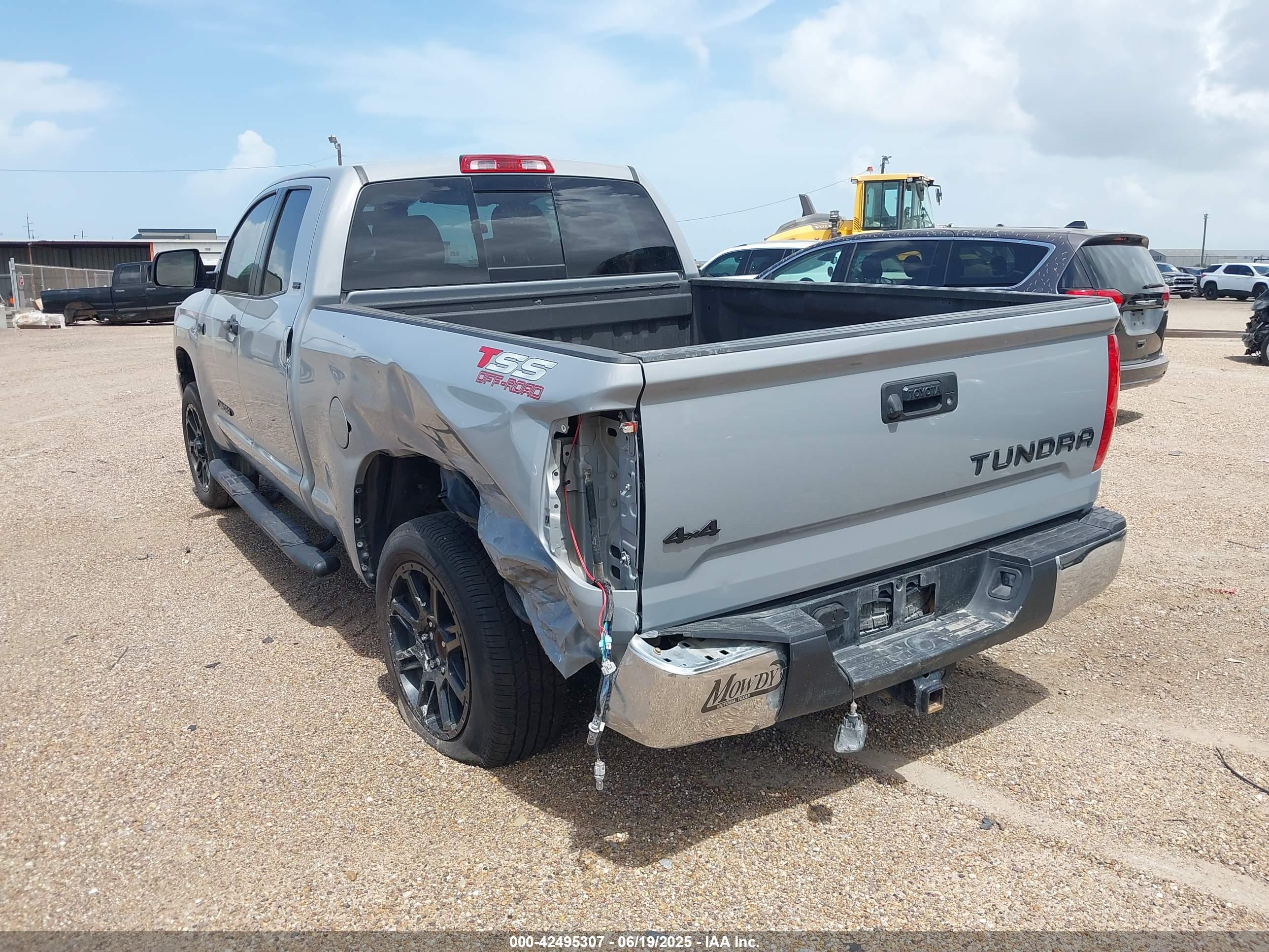 TOYOTA TUNDRA image 3