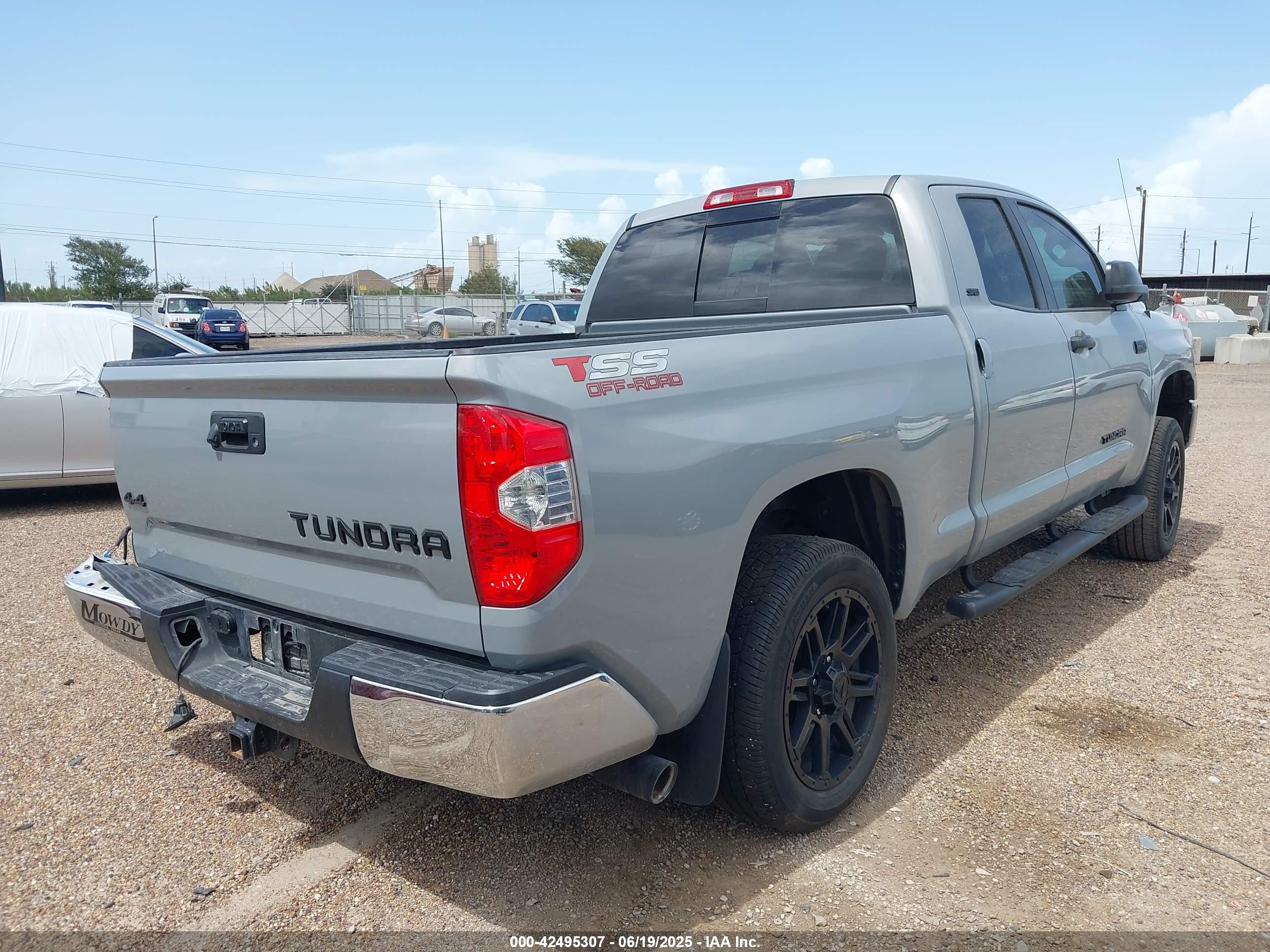 TOYOTA TUNDRA image 4