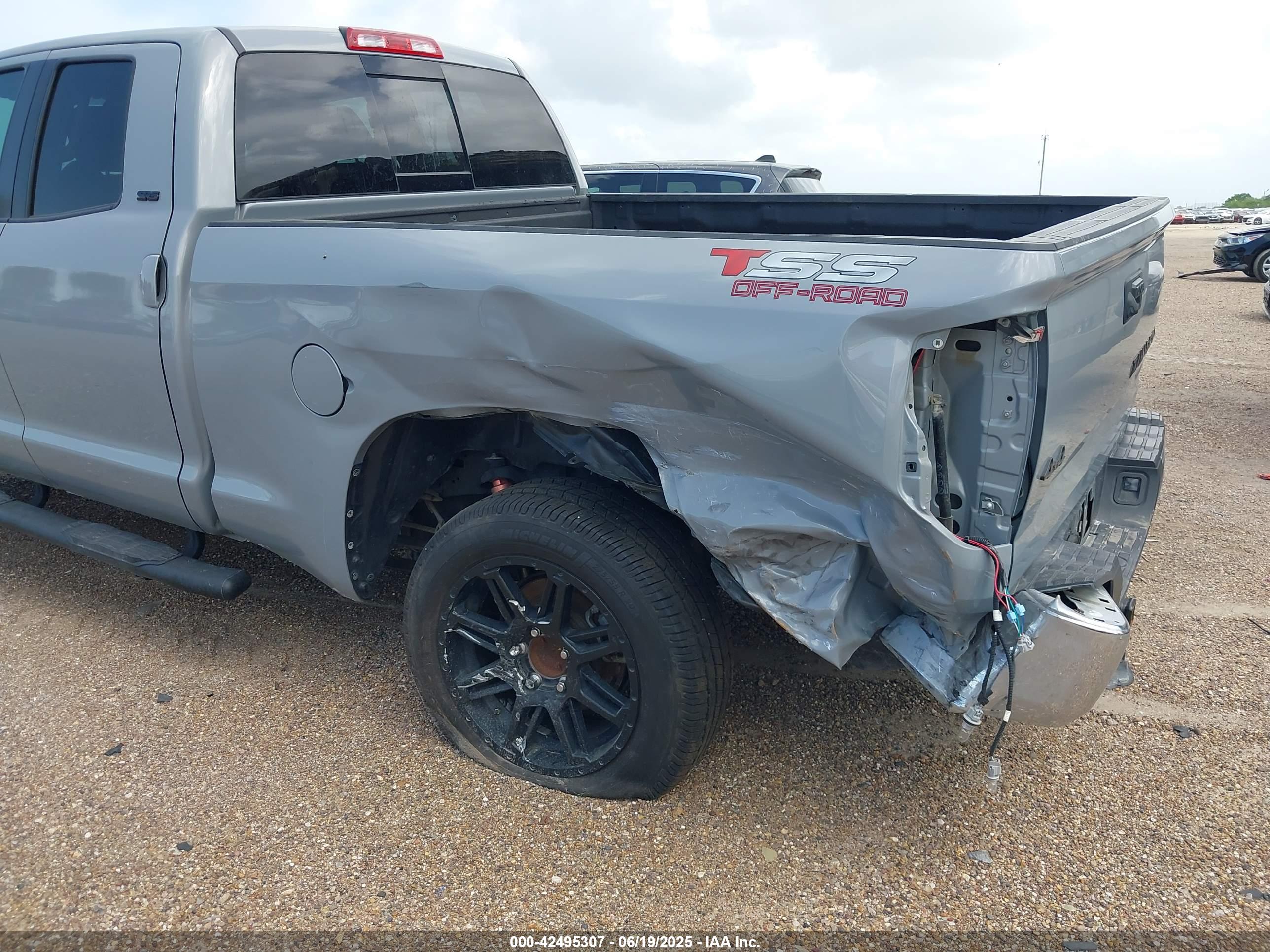TOYOTA TUNDRA image 6