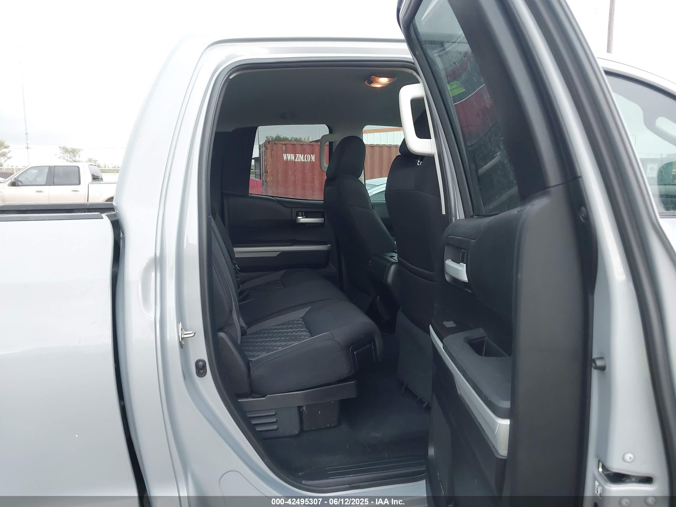 TOYOTA TUNDRA image 8