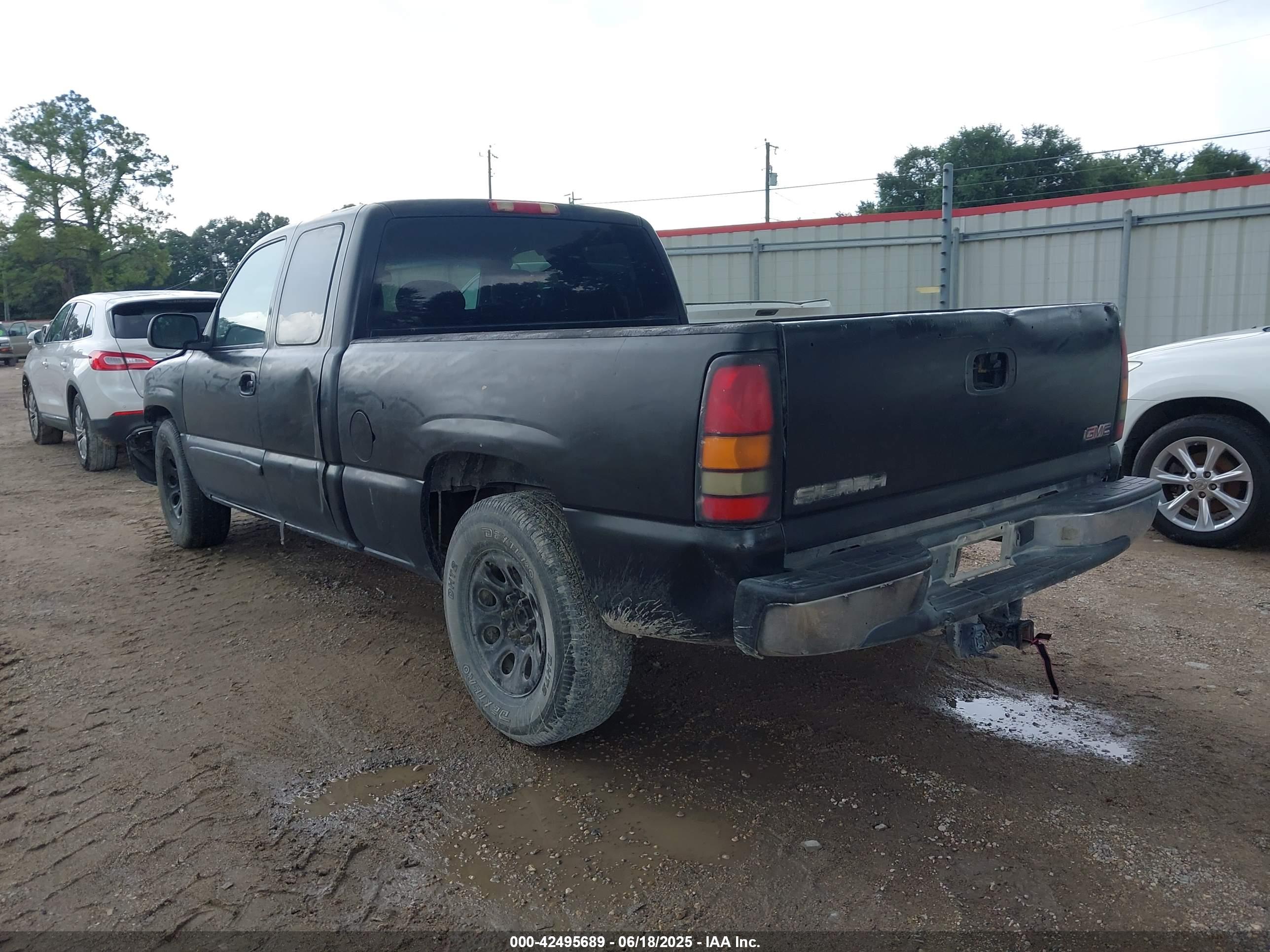 GMC SIERRA image 3