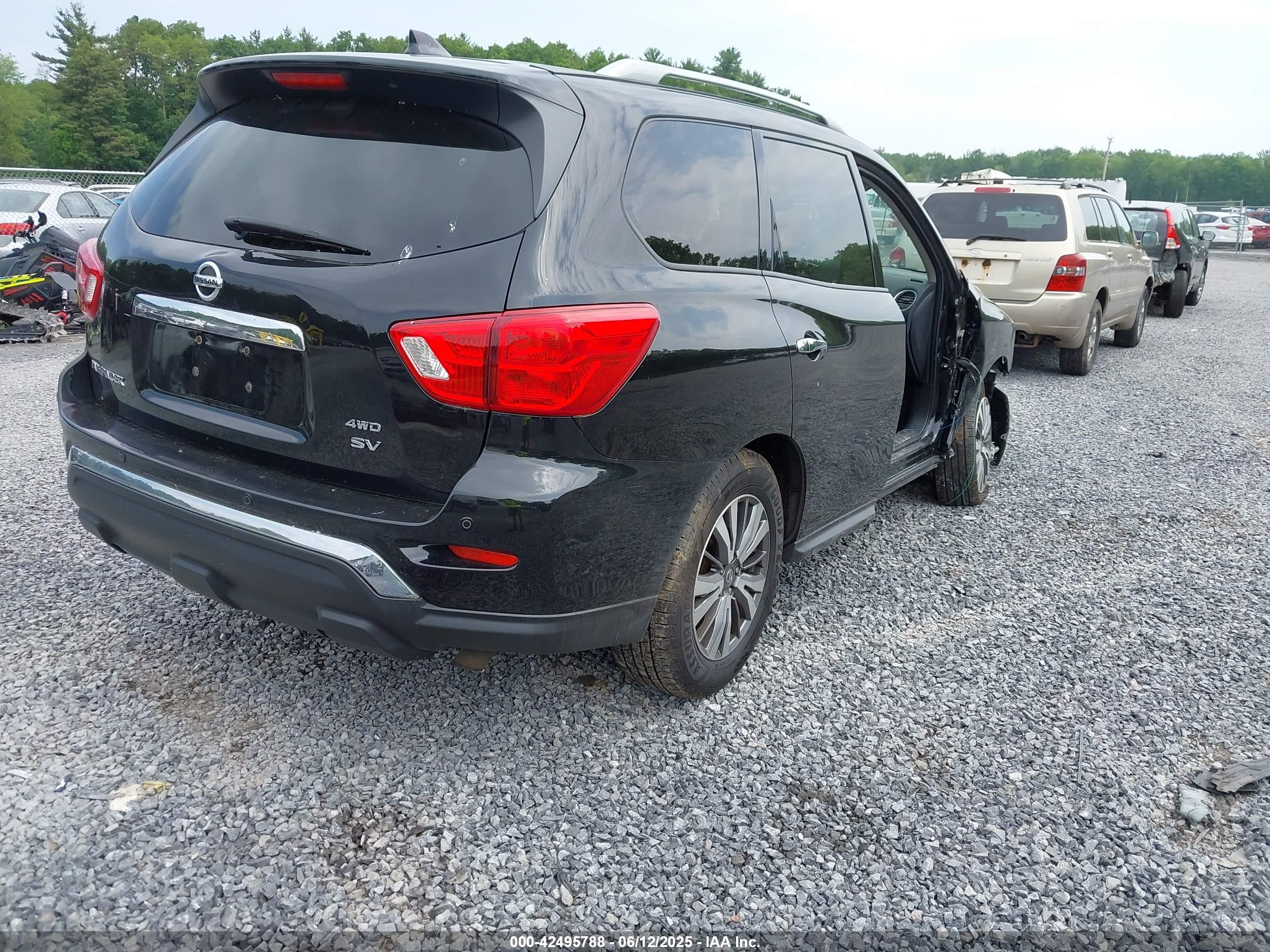 NISSAN PATHFINDER image 4