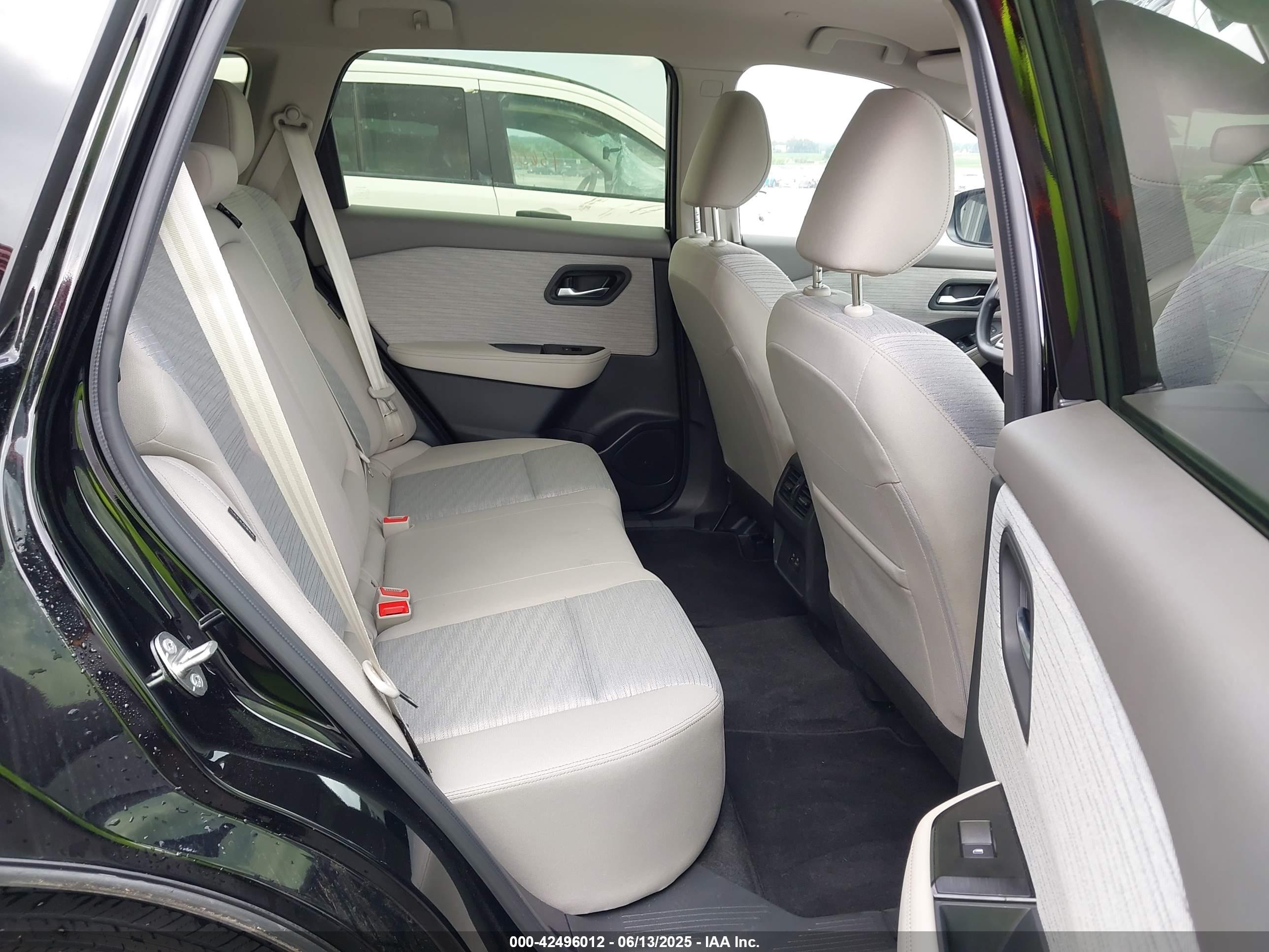 NISSAN ROGUE image 8