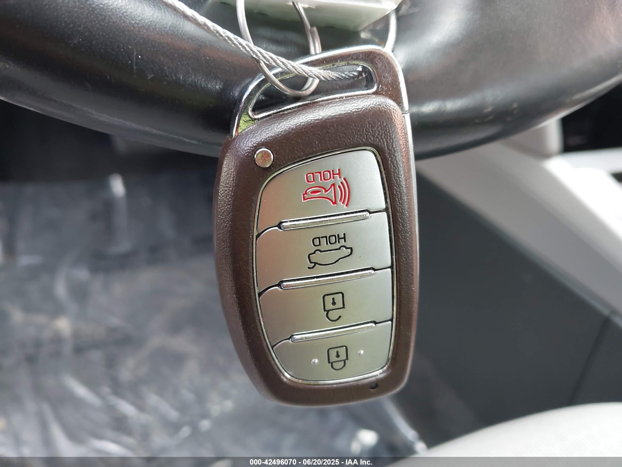 HYUNDAI ELANTRA image 11