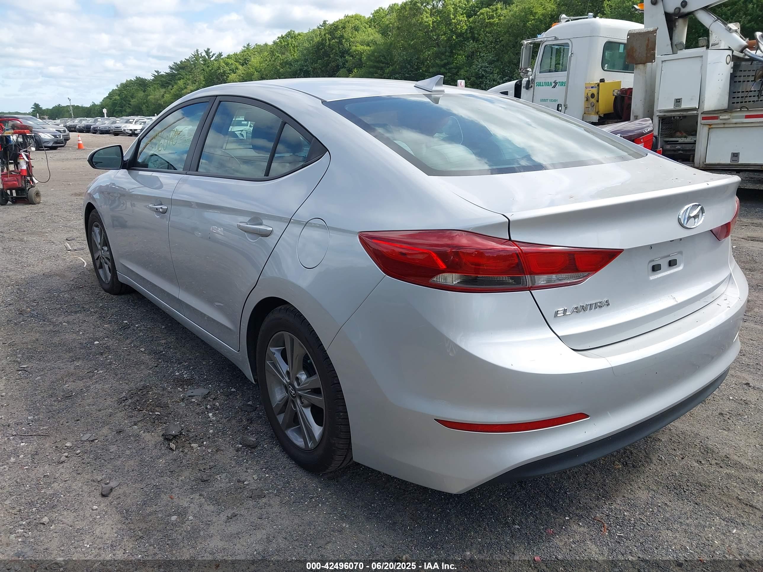 HYUNDAI ELANTRA image 3