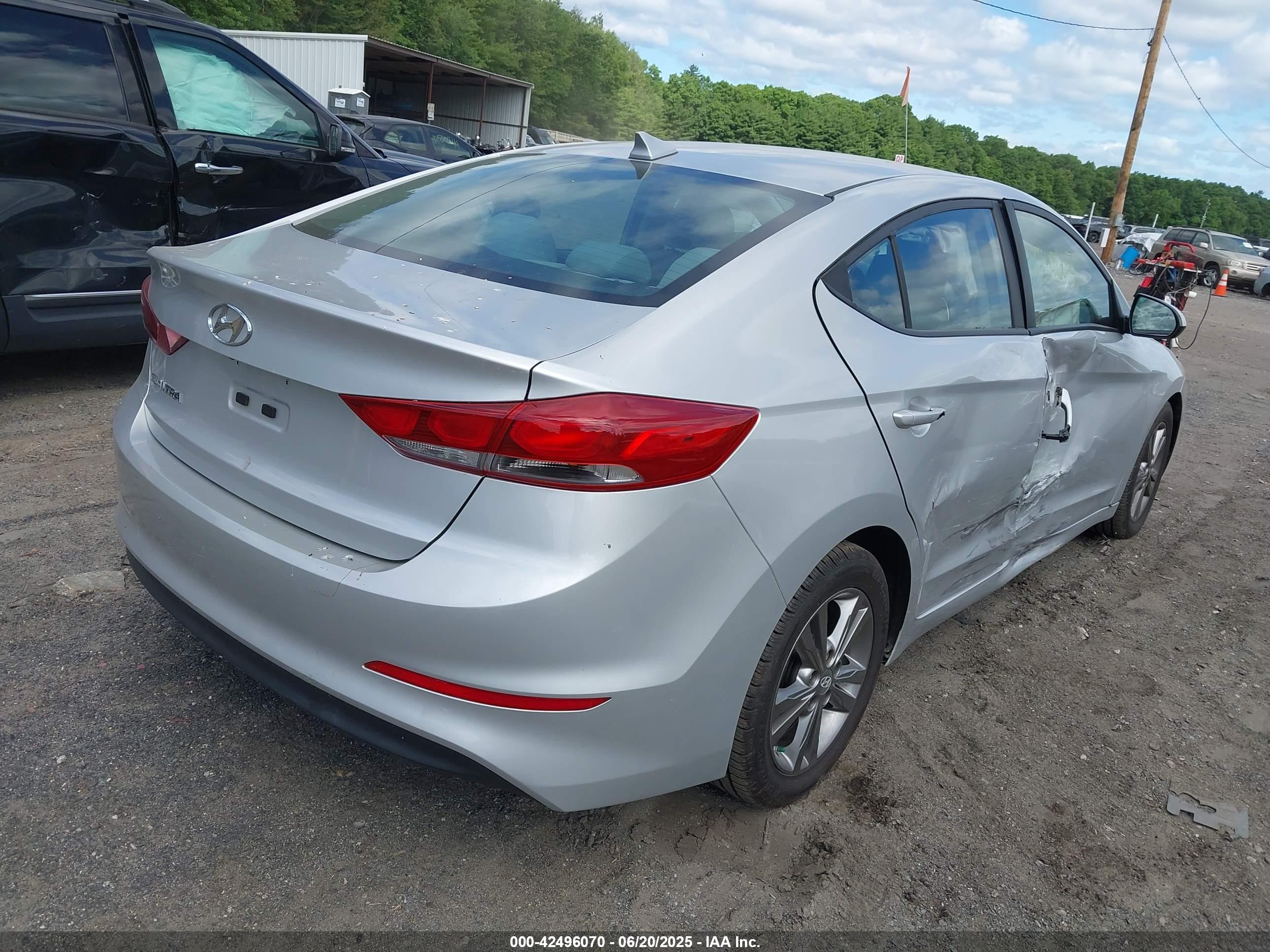 HYUNDAI ELANTRA image 4