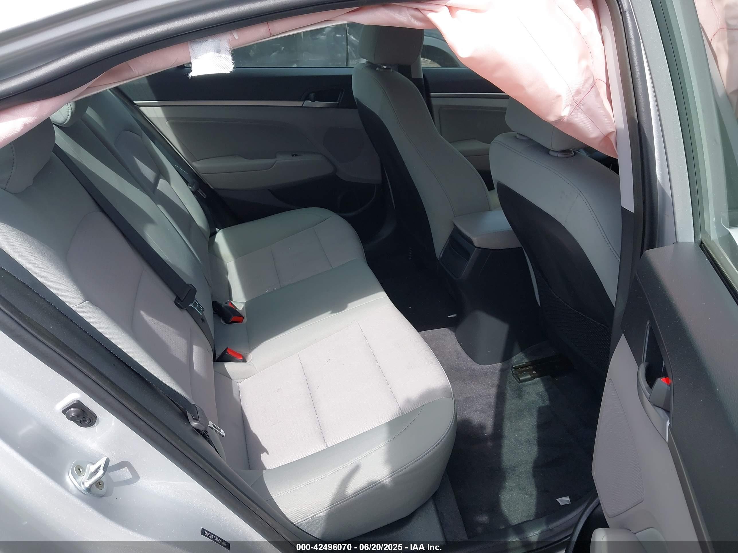 HYUNDAI ELANTRA image 8