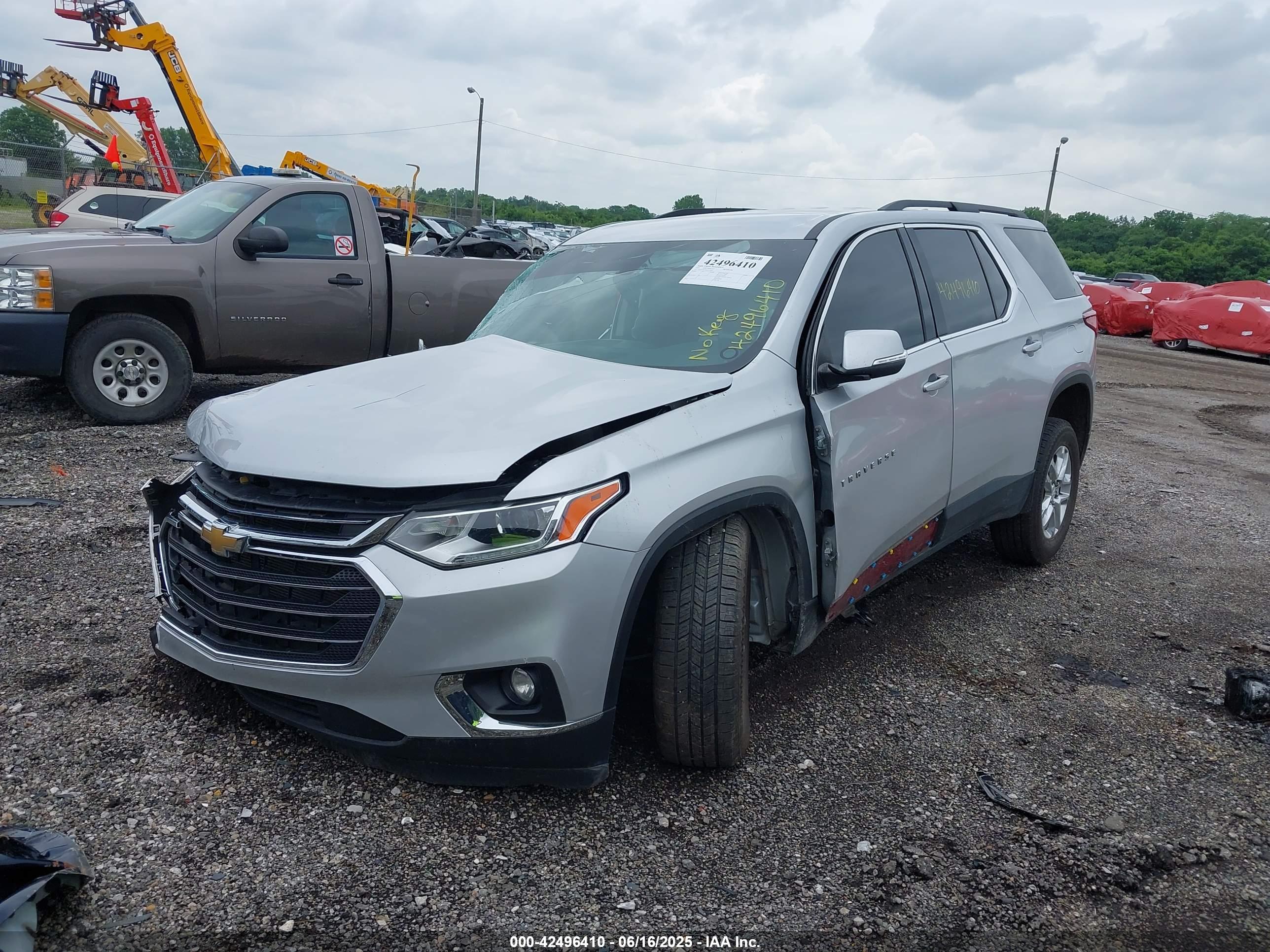 CHEVROLET TRAVERSE image 2