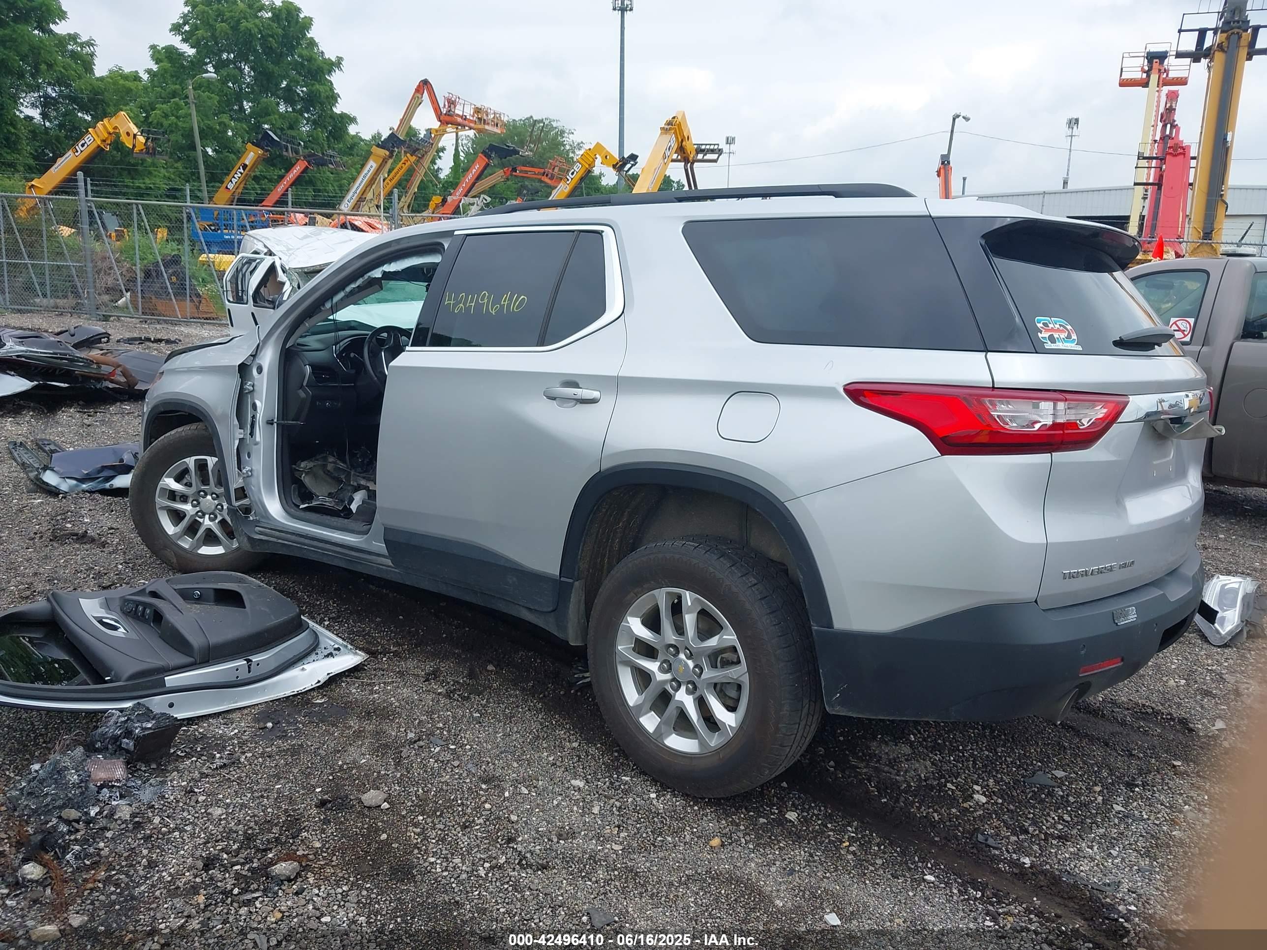 CHEVROLET TRAVERSE image 3