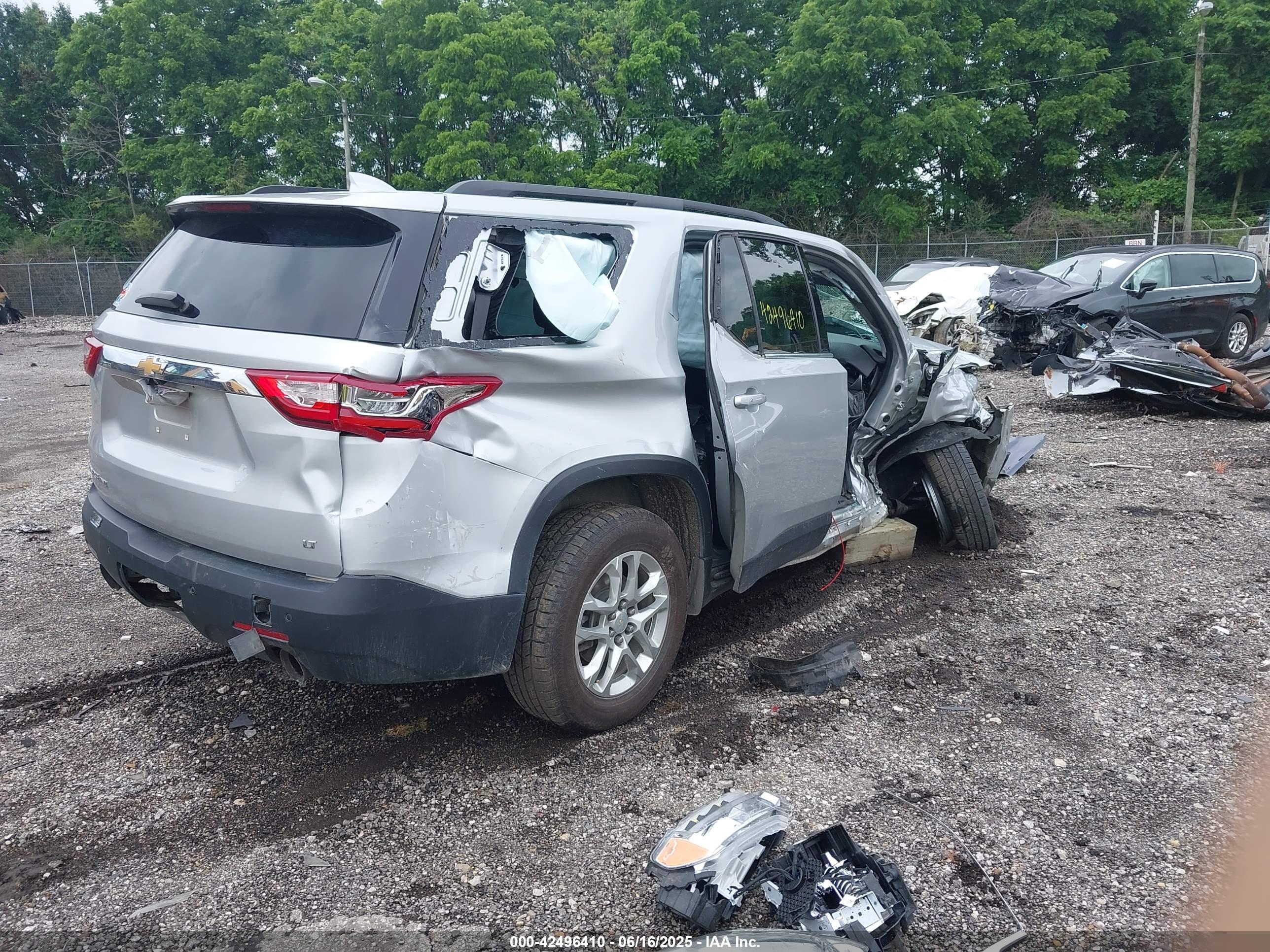 CHEVROLET TRAVERSE image 4