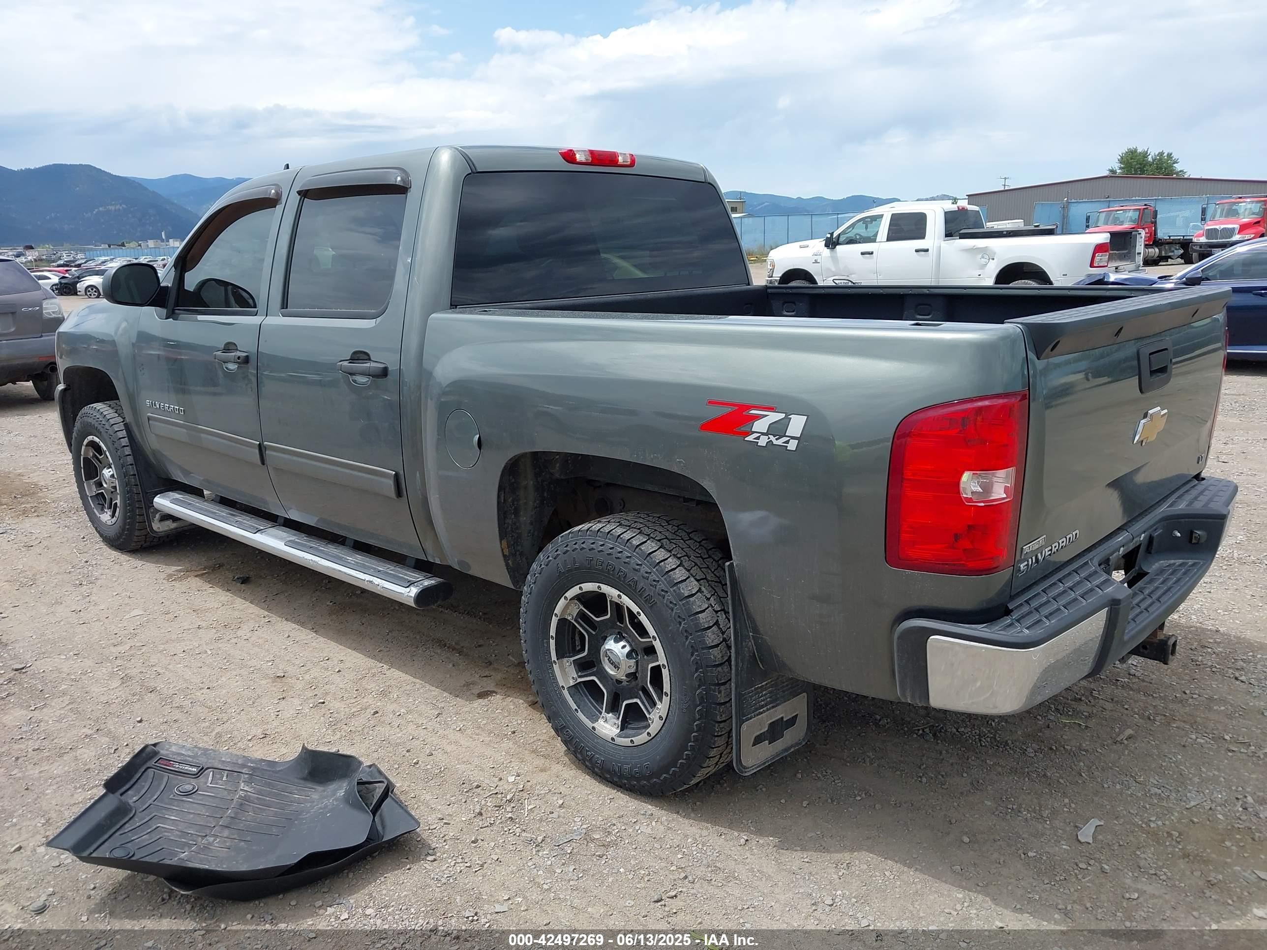CHEVROLET SILVERADO image 3