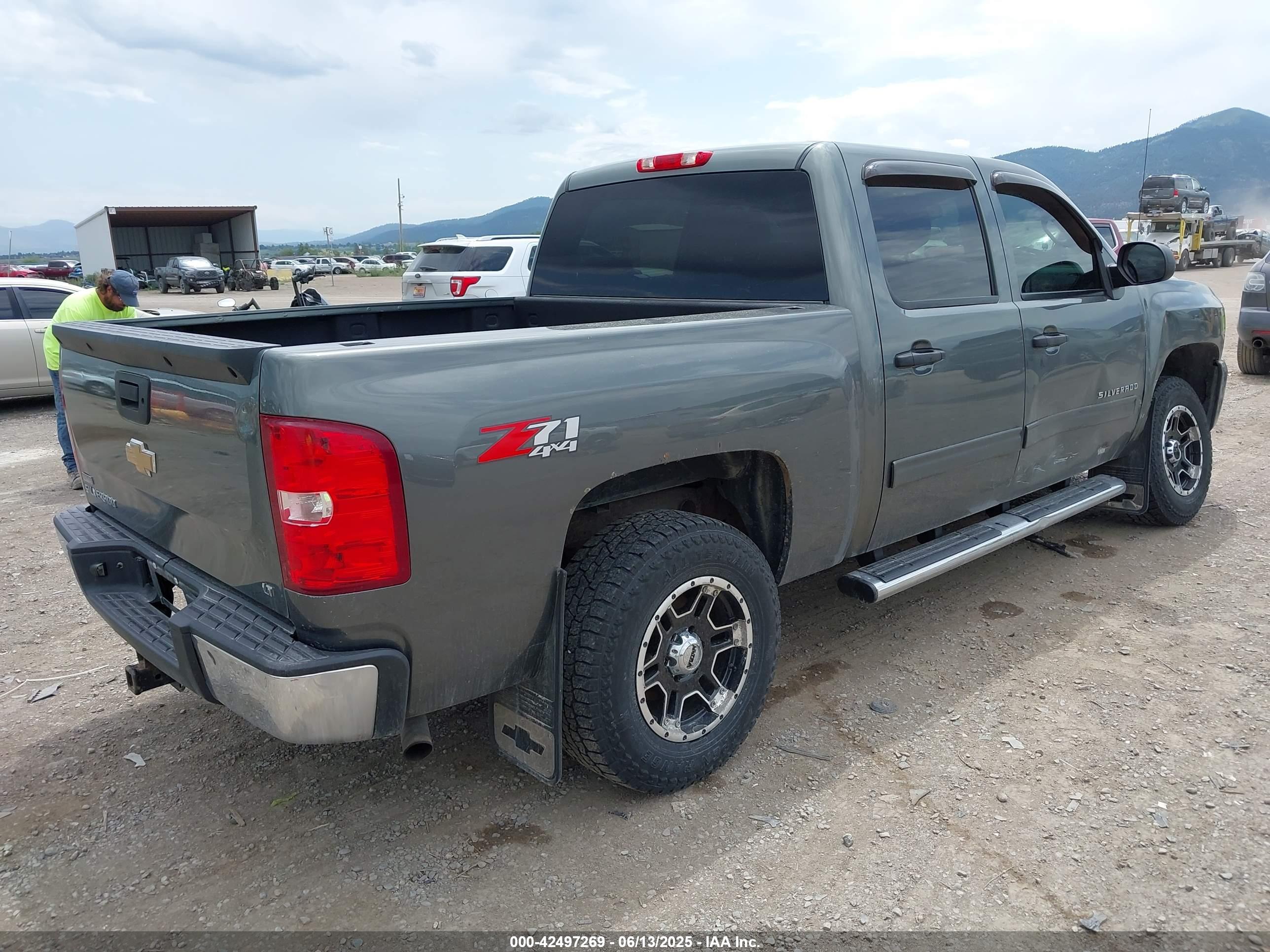 CHEVROLET SILVERADO image 4