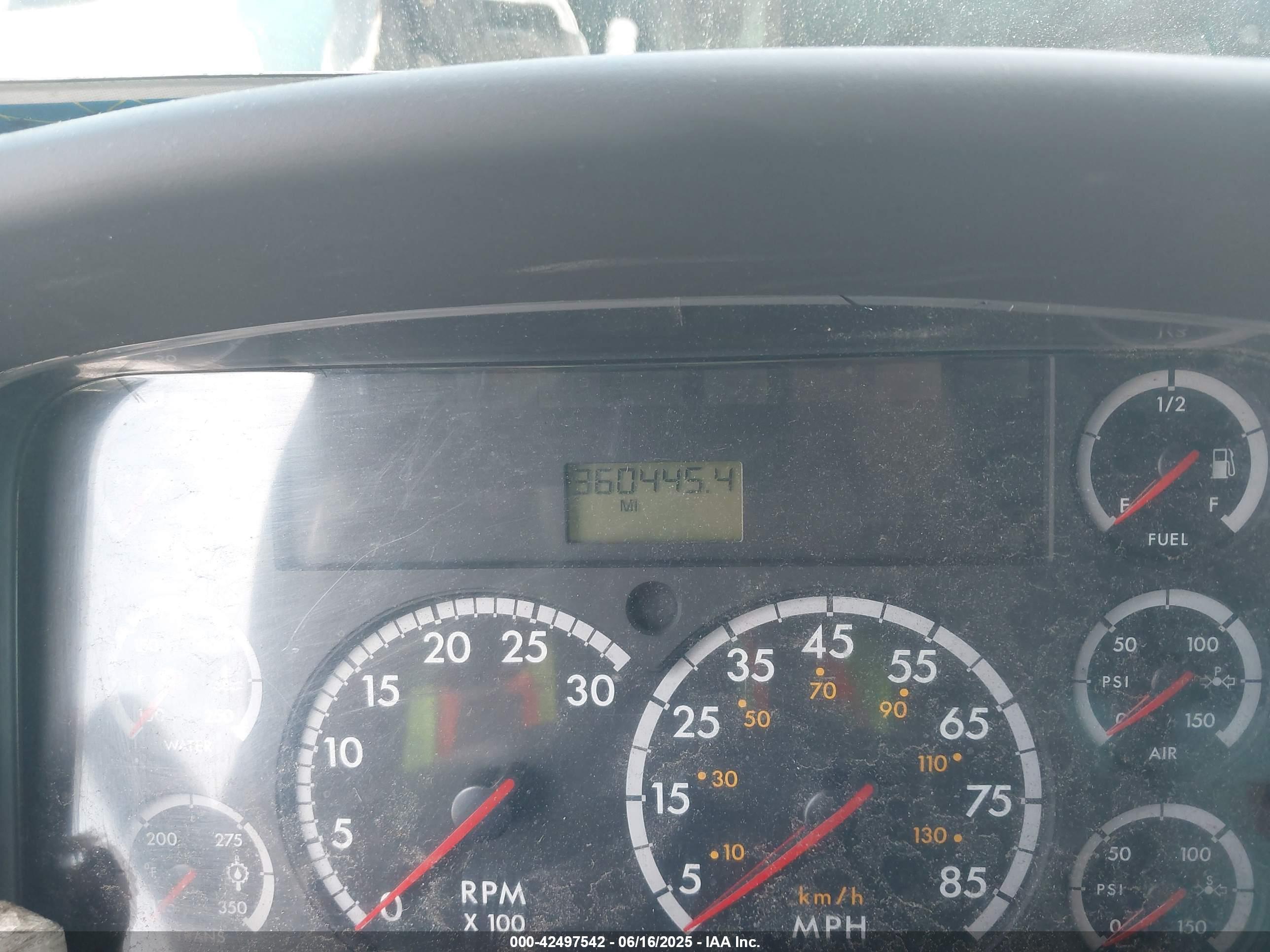FREIGHTLINER M2 image 6