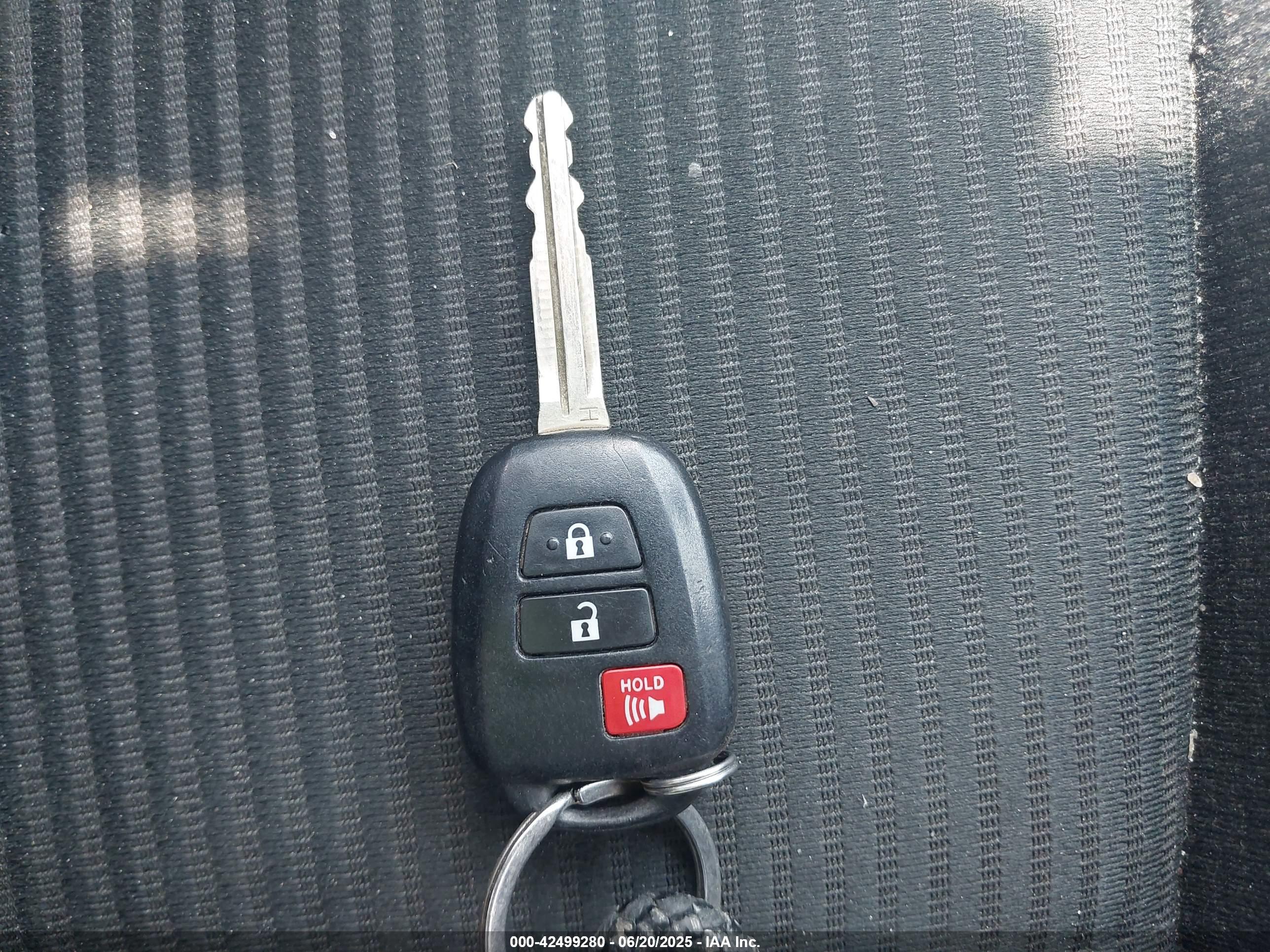 TOYOTA RAV4 image 11