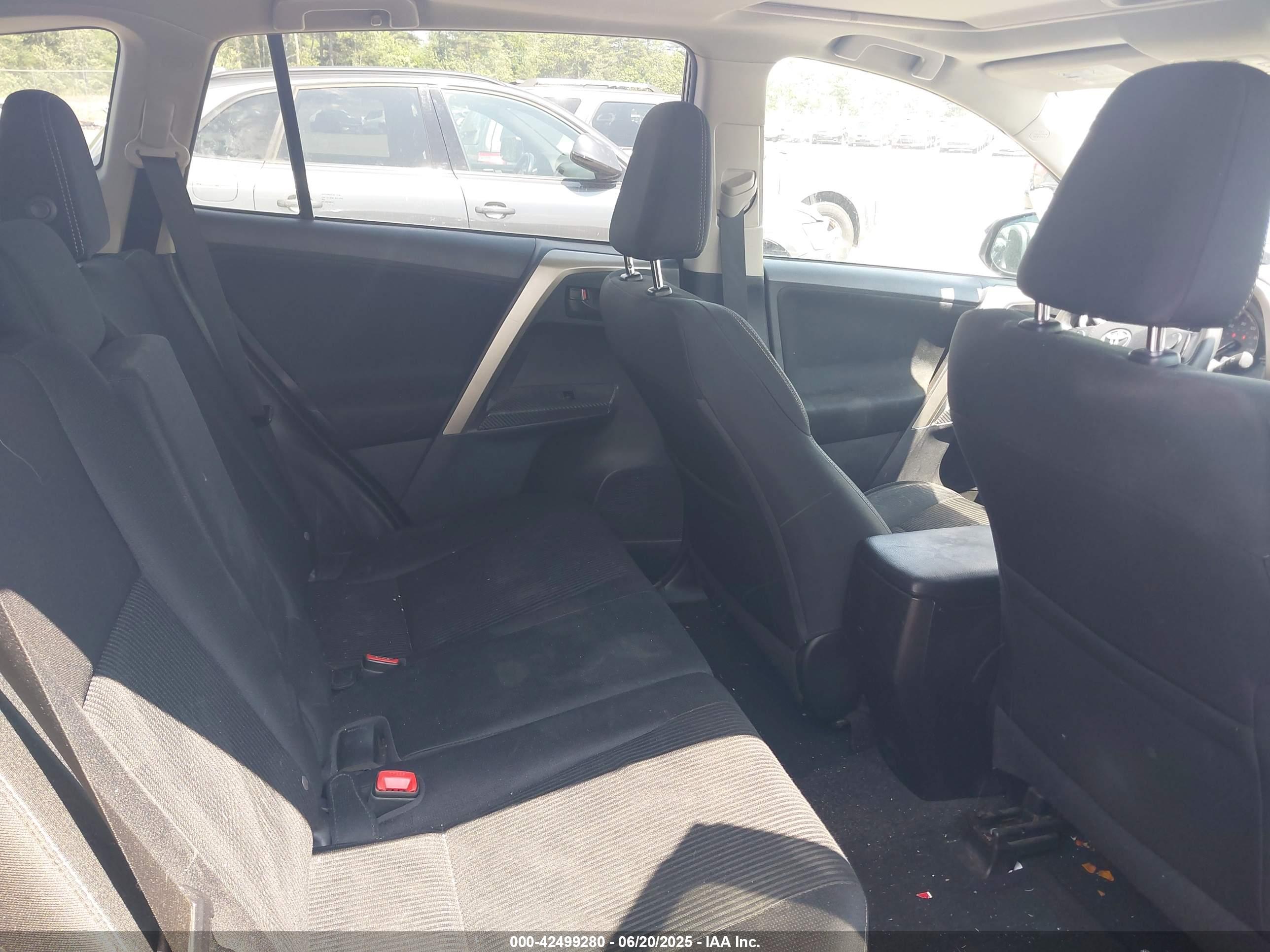 TOYOTA RAV4 image 8
