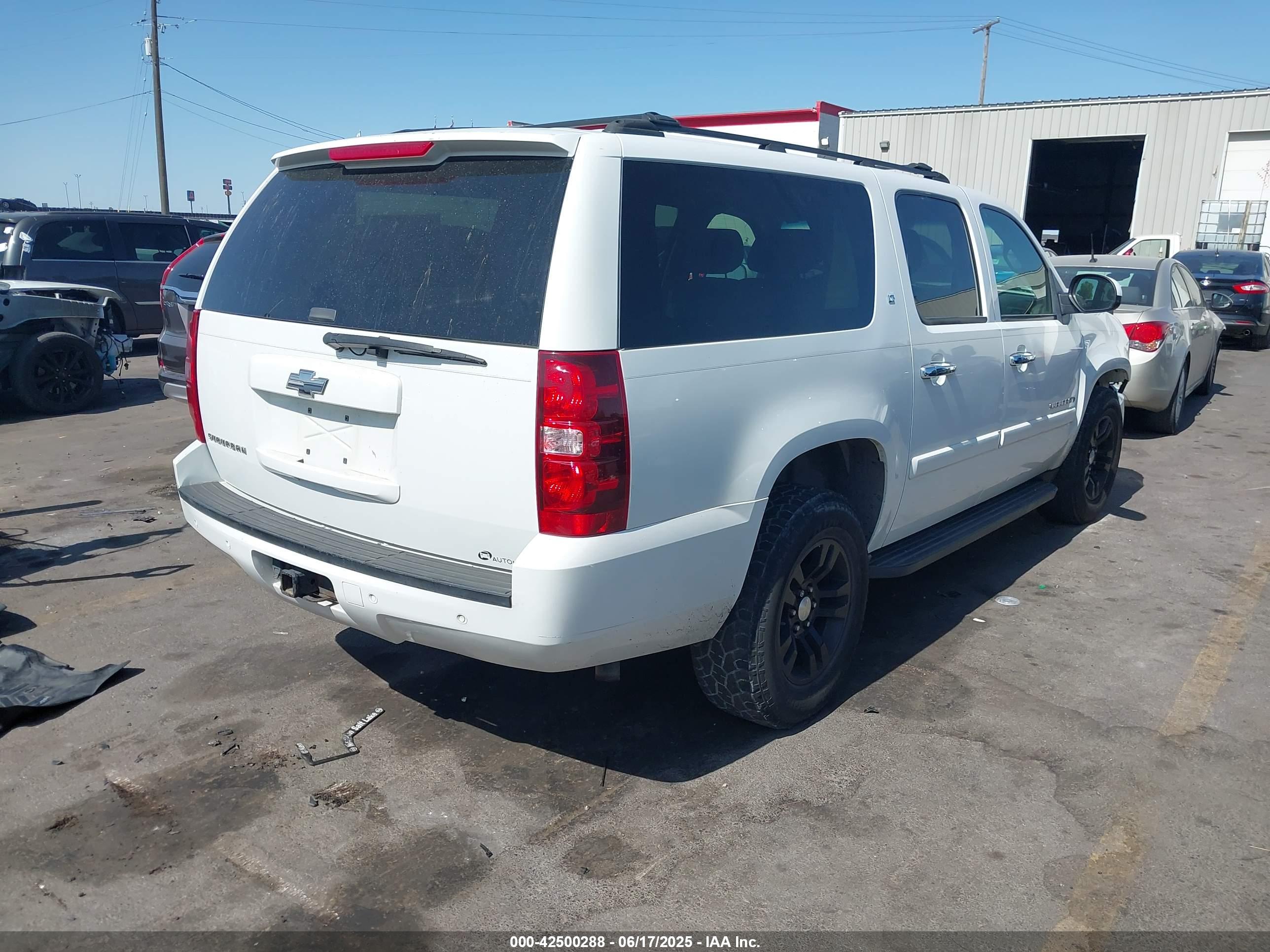 CHEVROLET SUBURBAN image 4